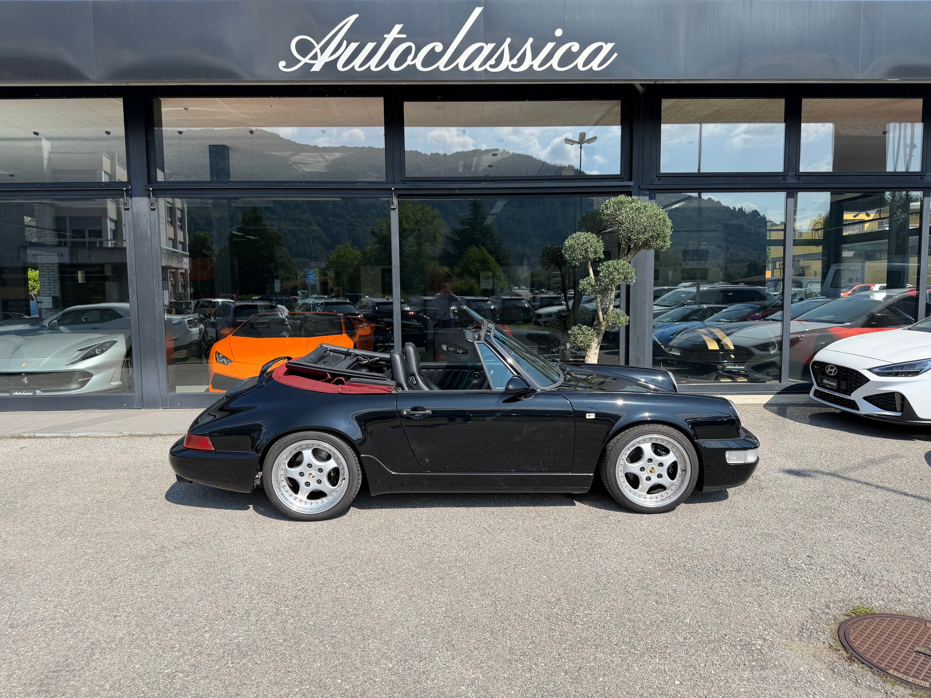 PORSCHE 911 Carrera 4 Cabrio-image-3