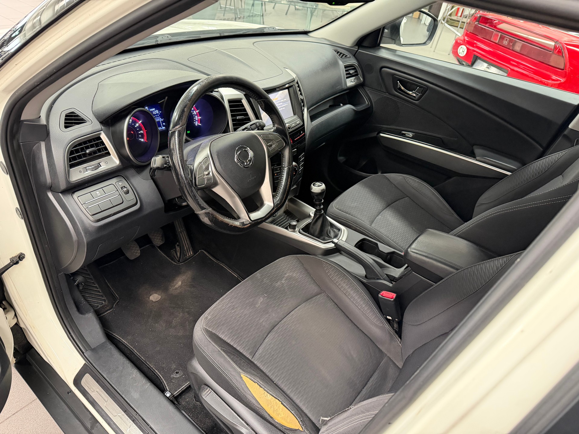 KGM-SsangYong Tivoli 1.6 e-XGi Quartz 2WD-image-4