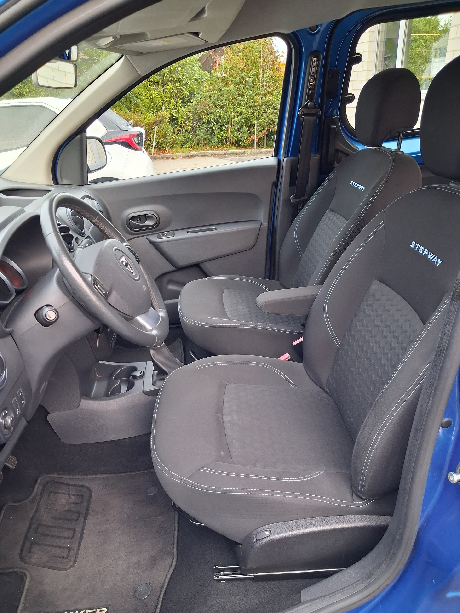 DACIA Dokker 1.2 TCe Stepway S/S-image-6