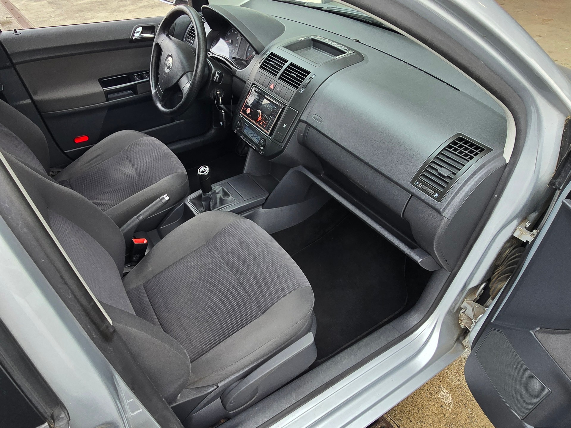 VW Polo 1.6 16V Trendline-image-8