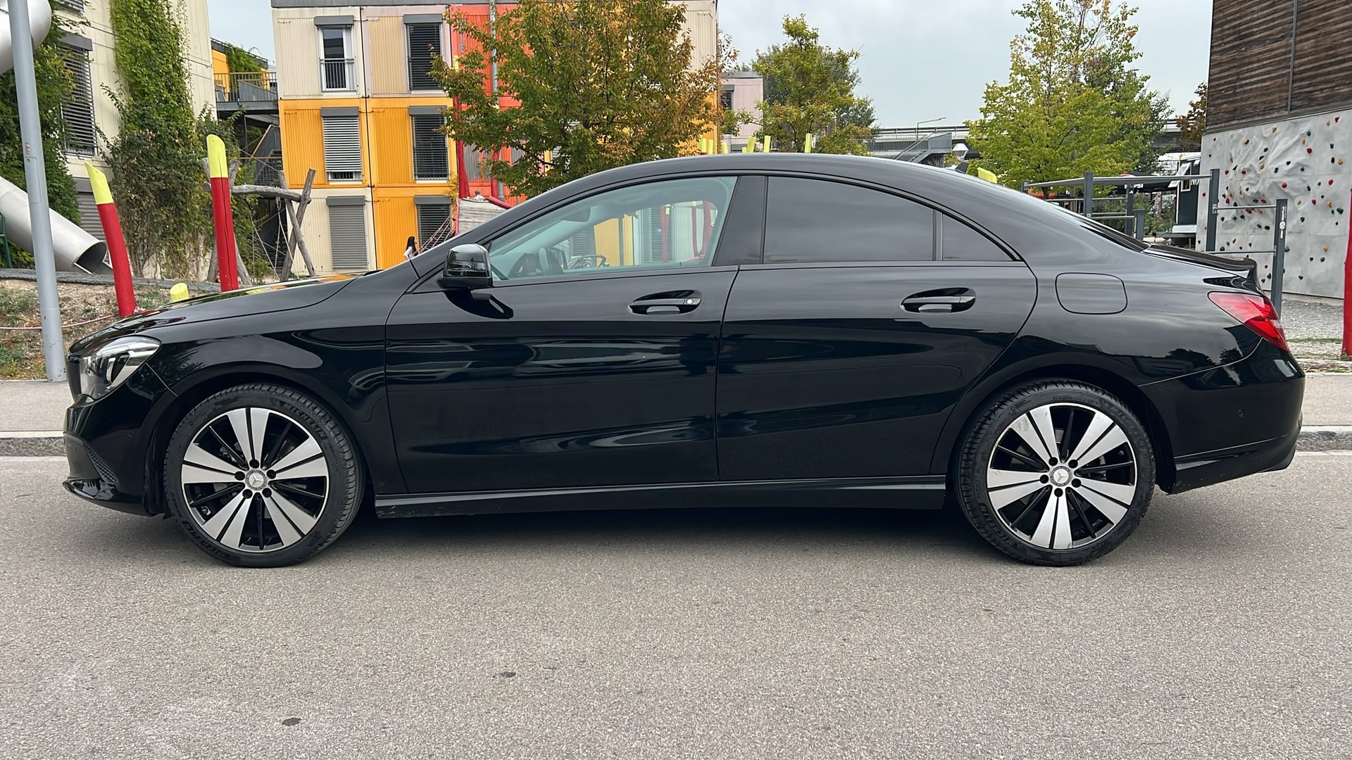 MERCEDES-BENZ CLA 200 Night Star 7G-DCT-image-3