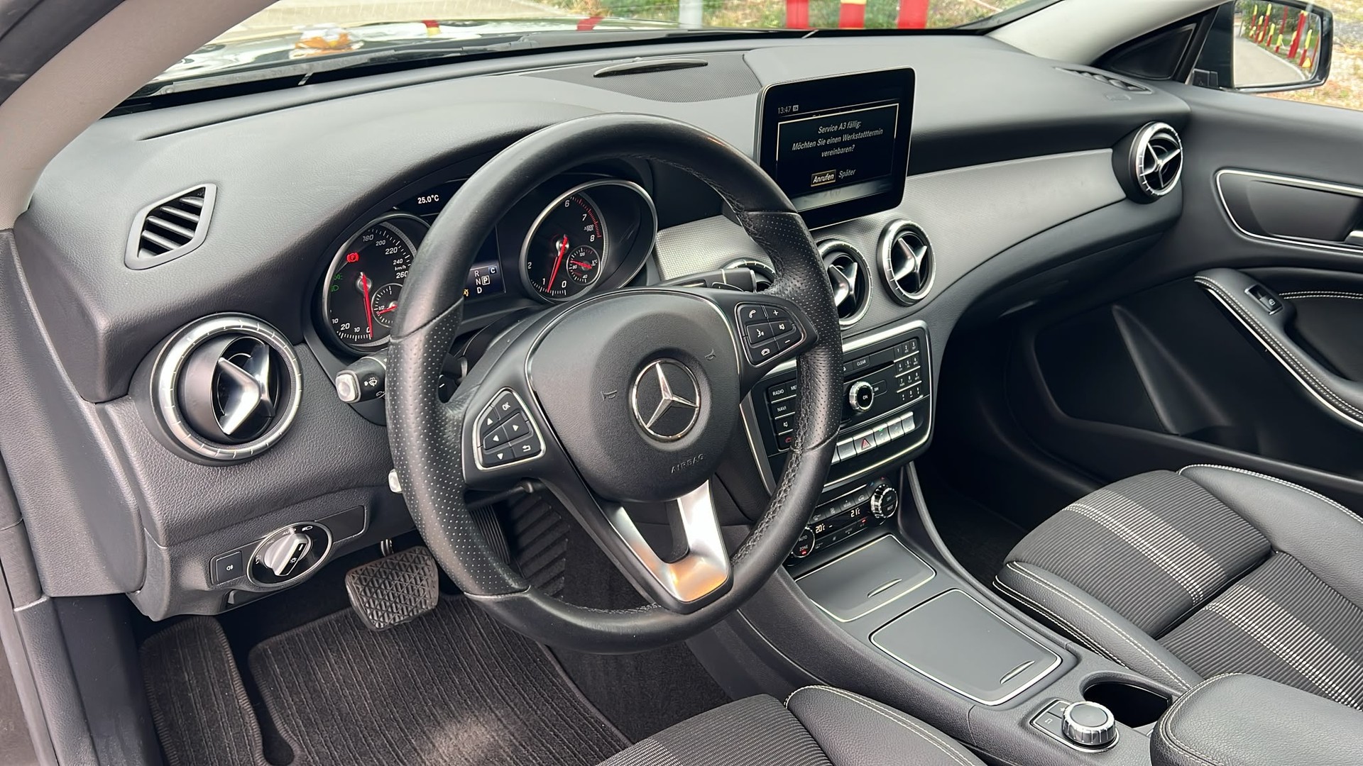 MERCEDES-BENZ CLA 200 Night Star 7G-DCT-image-9