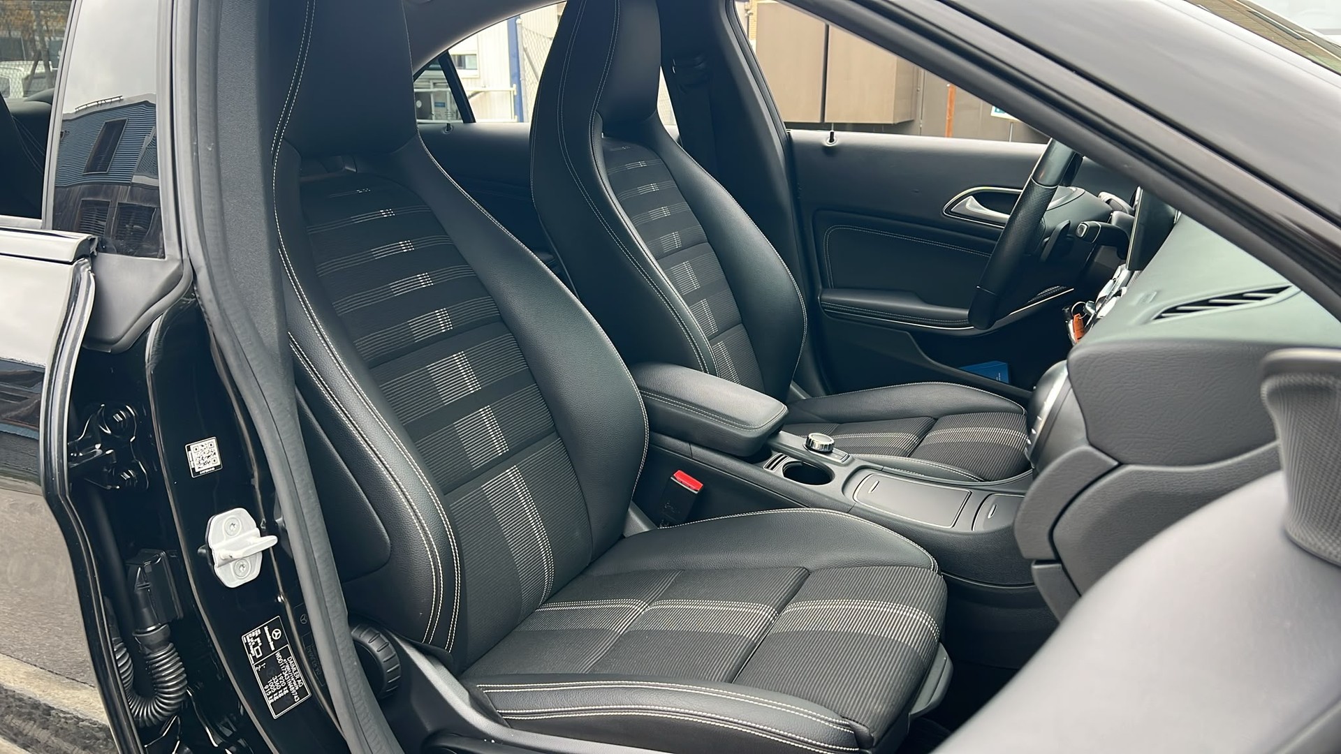 MERCEDES-BENZ CLA 200 Night Star 7G-DCT-image-12