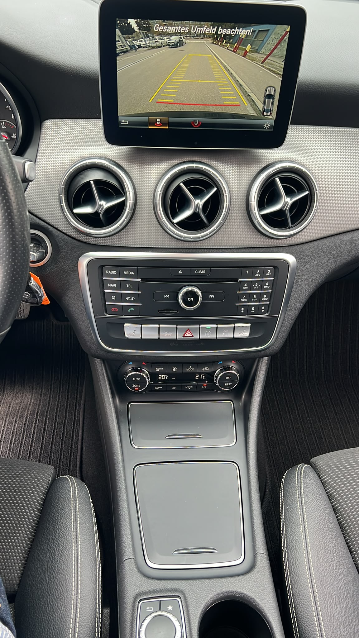 MERCEDES-BENZ CLA 200 Night Star 7G-DCT-image-11