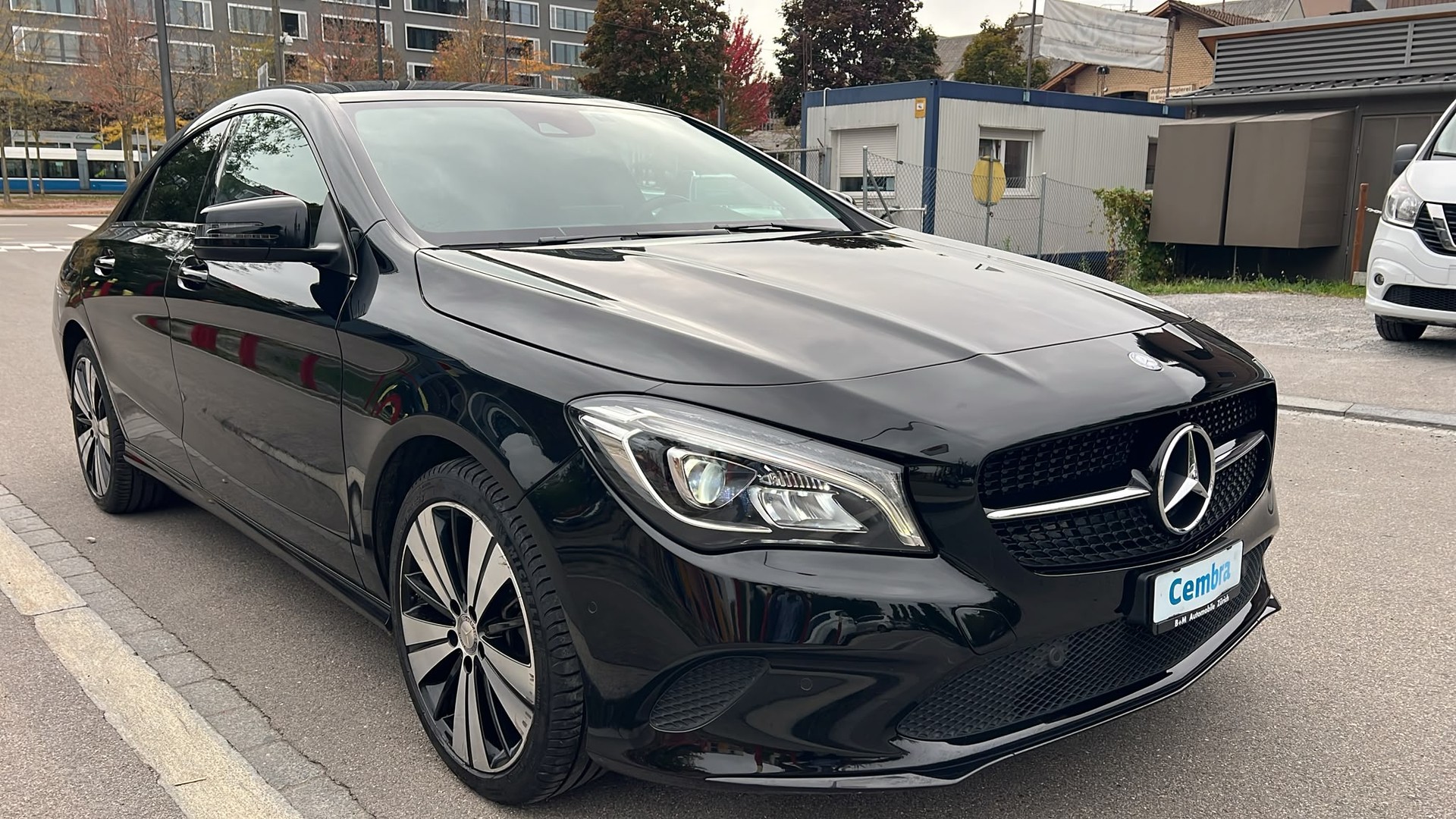 MERCEDES-BENZ CLA 200 Night Star 7G-DCT-image-2