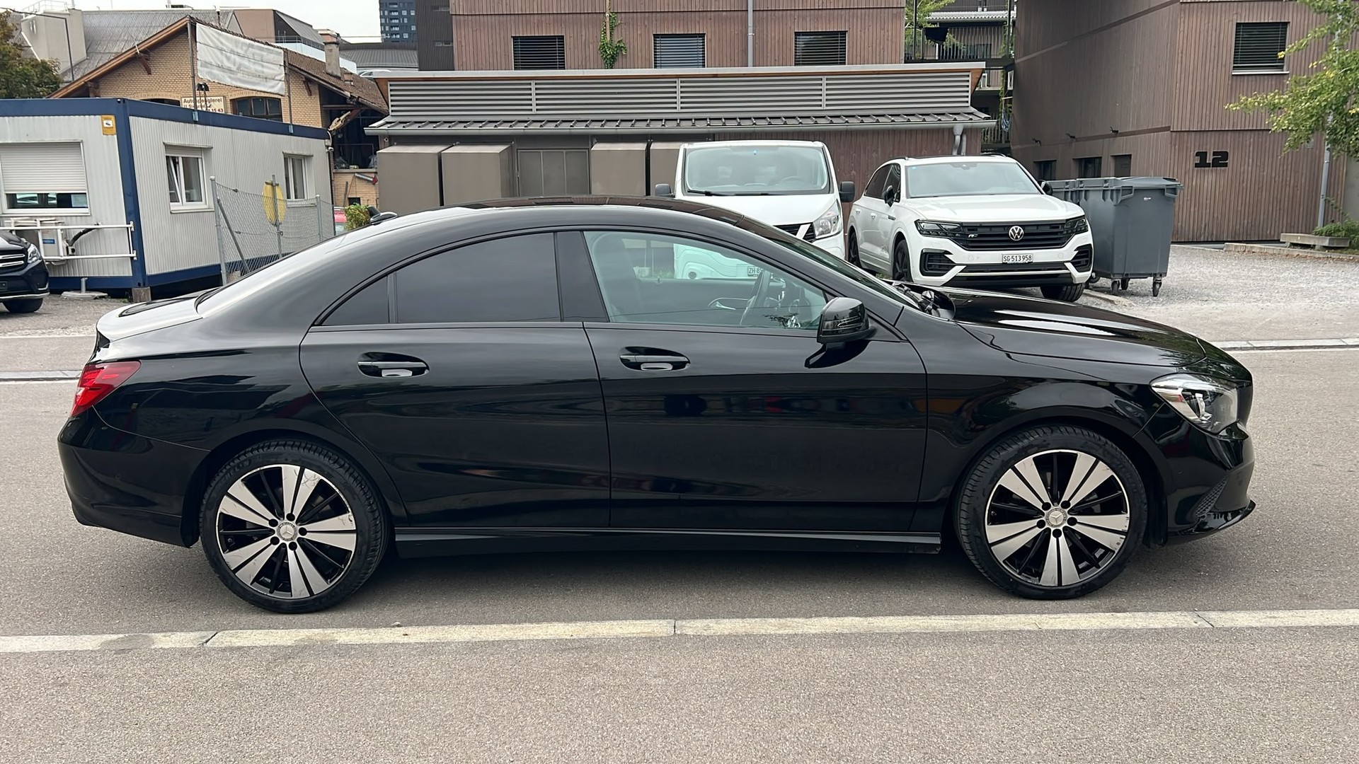 MERCEDES-BENZ CLA 200 Night Star 7G-DCT-image-4
