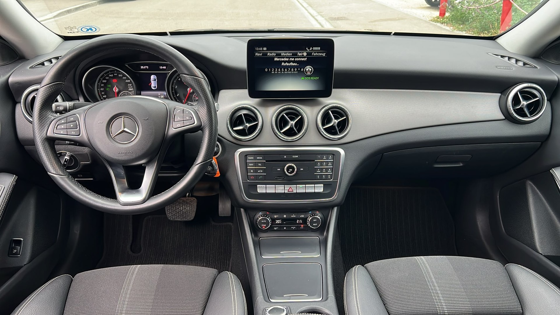 MERCEDES-BENZ CLA 200 Night Star 7G-DCT-image-8