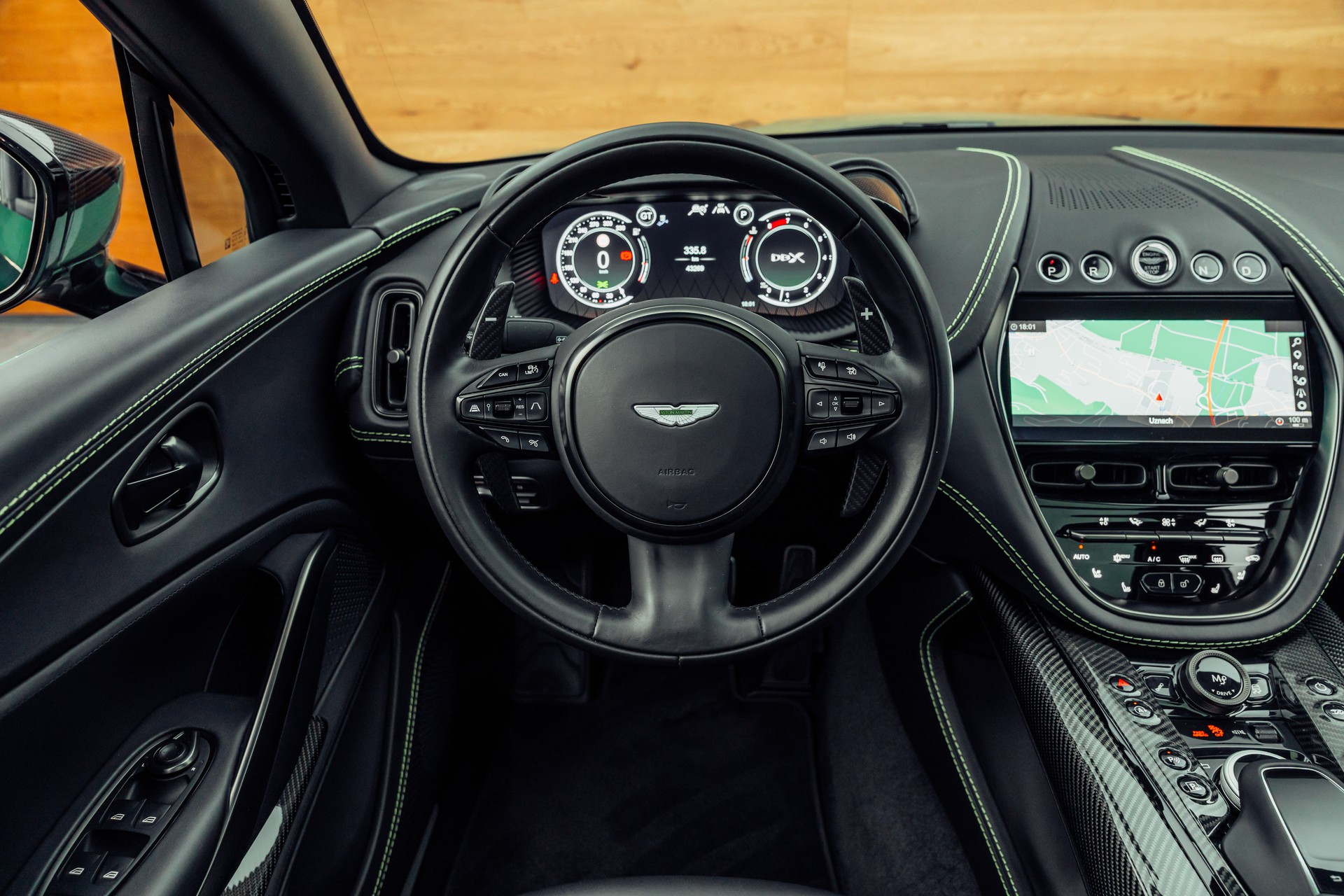 ASTON MARTIN DBX 707-image-14