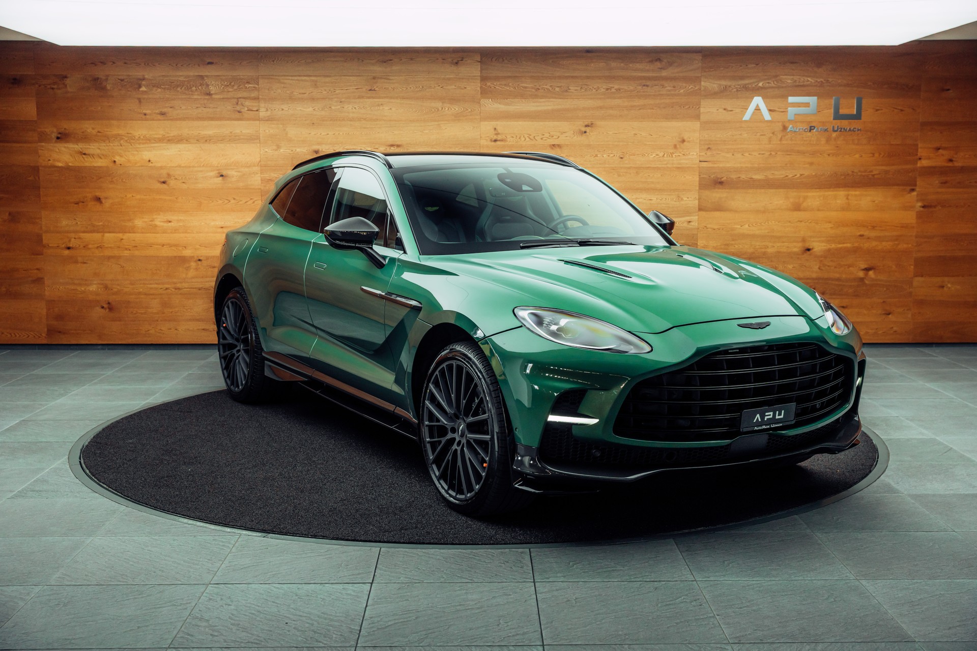 ASTON MARTIN DBX 707-image-0