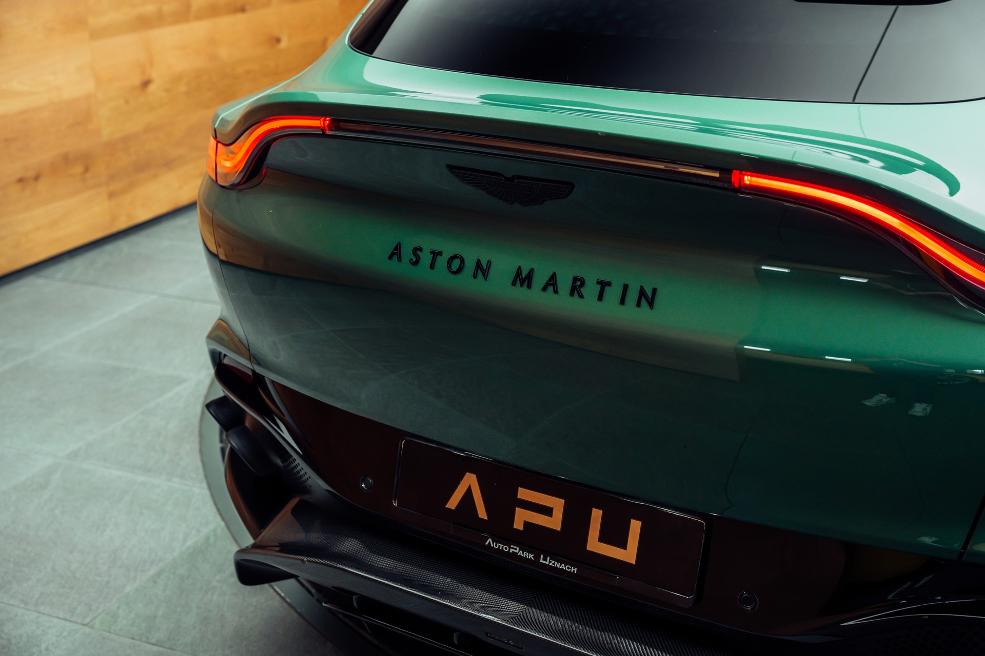 ASTON MARTIN DBX 707-image-20