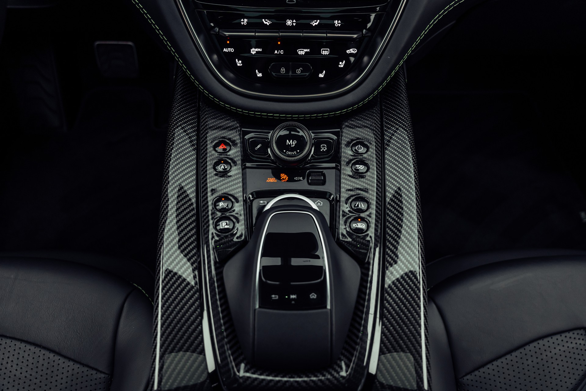 ASTON MARTIN DBX 707-image-15