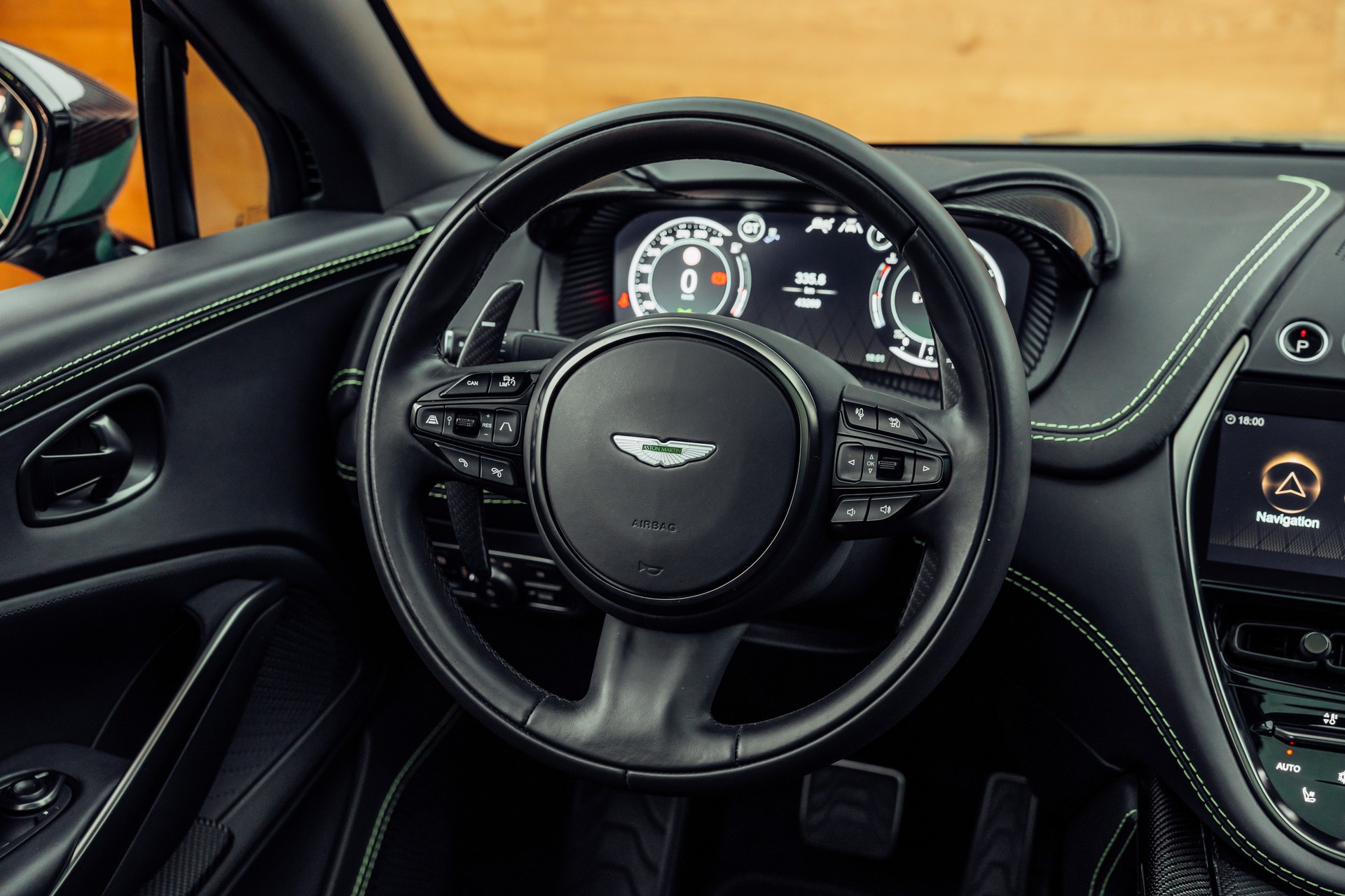 ASTON MARTIN DBX 707-image-13