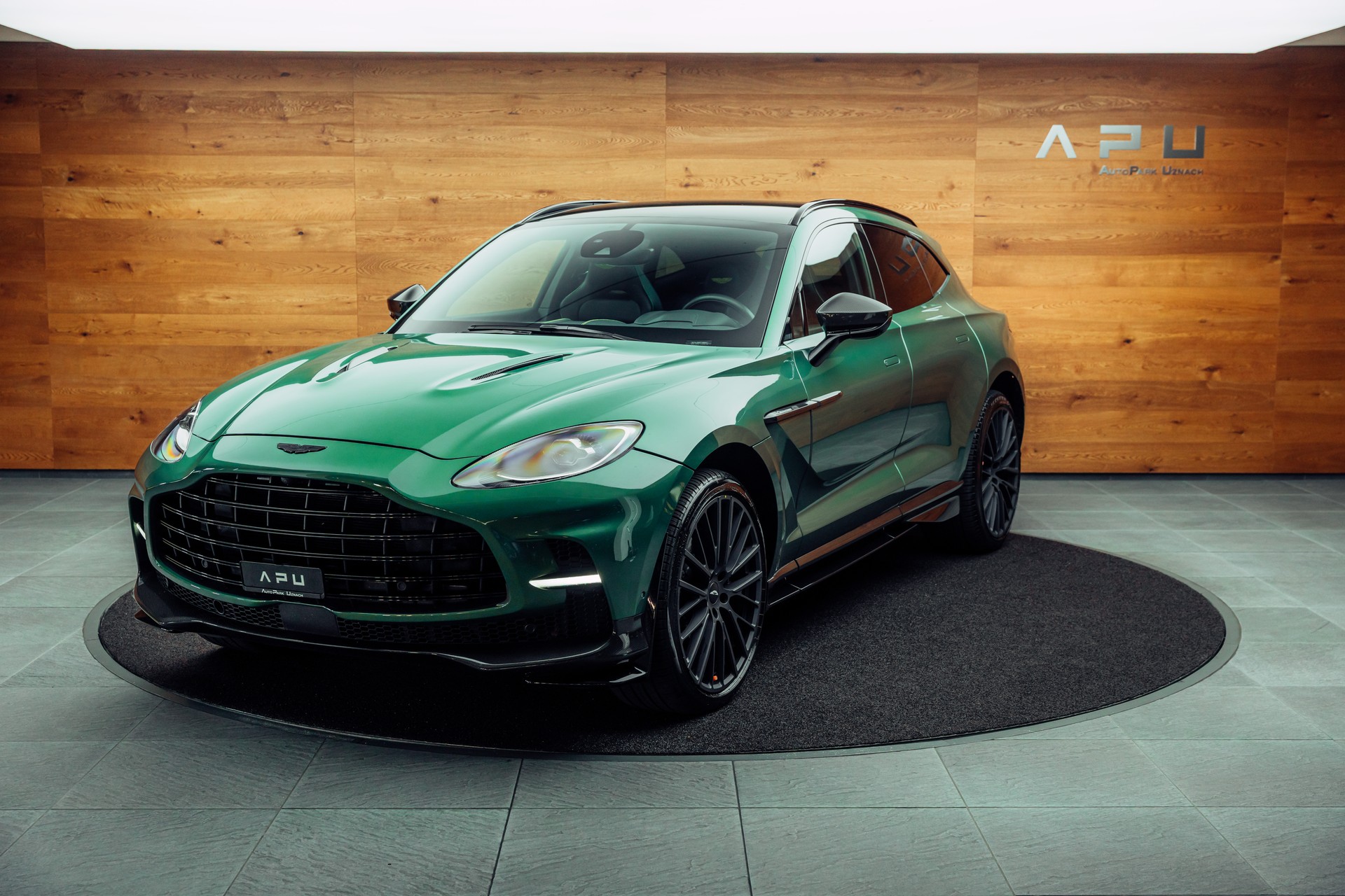 ASTON MARTIN DBX 707-image-3