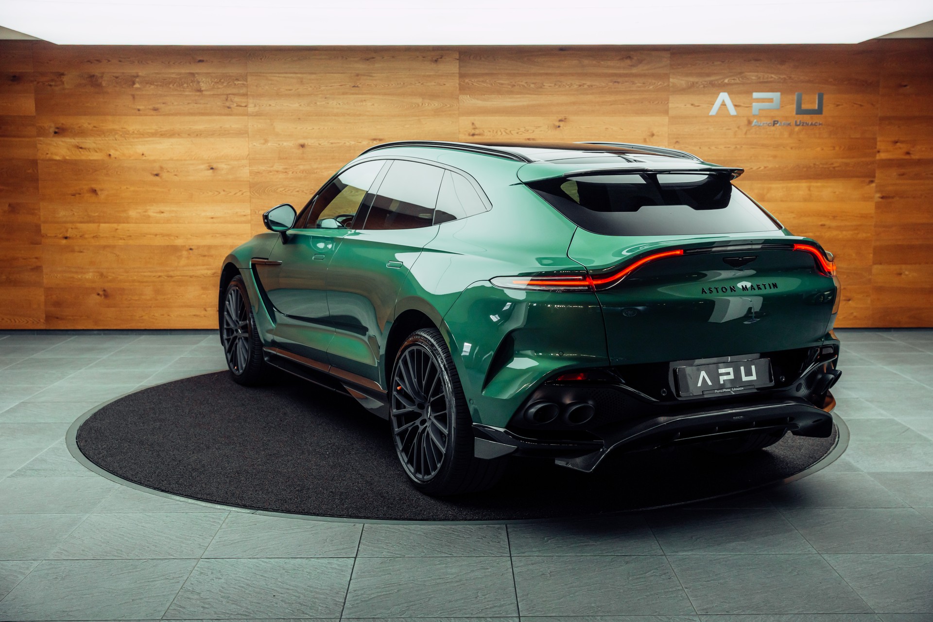 ASTON MARTIN DBX 707-image-2