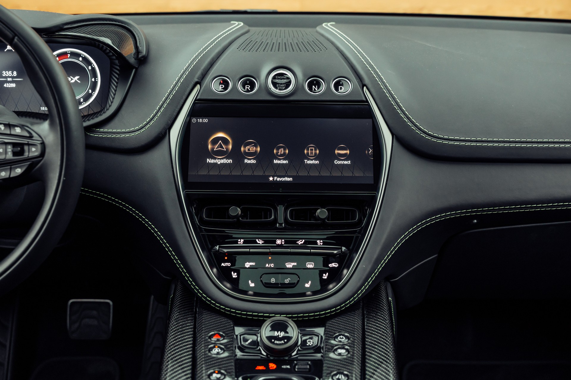 ASTON MARTIN DBX 707-image-12