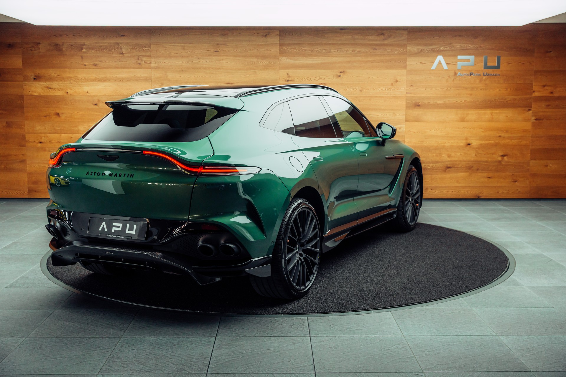 ASTON MARTIN DBX 707-image-1