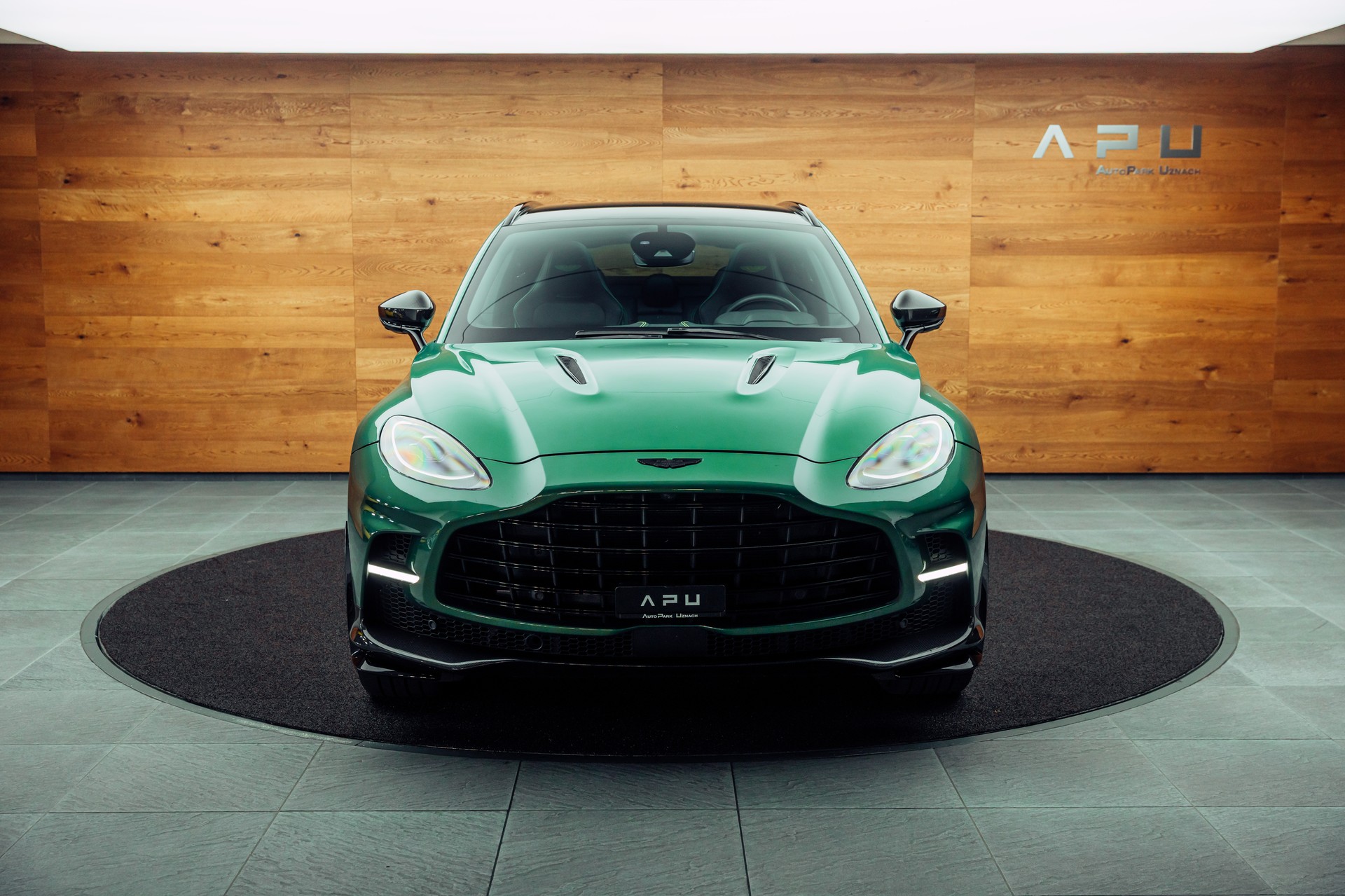 ASTON MARTIN DBX 707-image-17