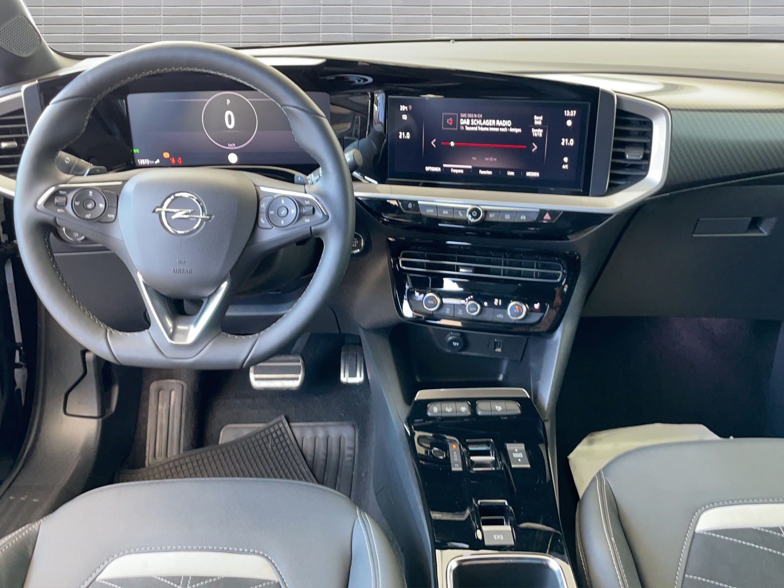 OPEL Mokka 1.2 Direct Injection Turbo Ultimate Aut.-image-11
