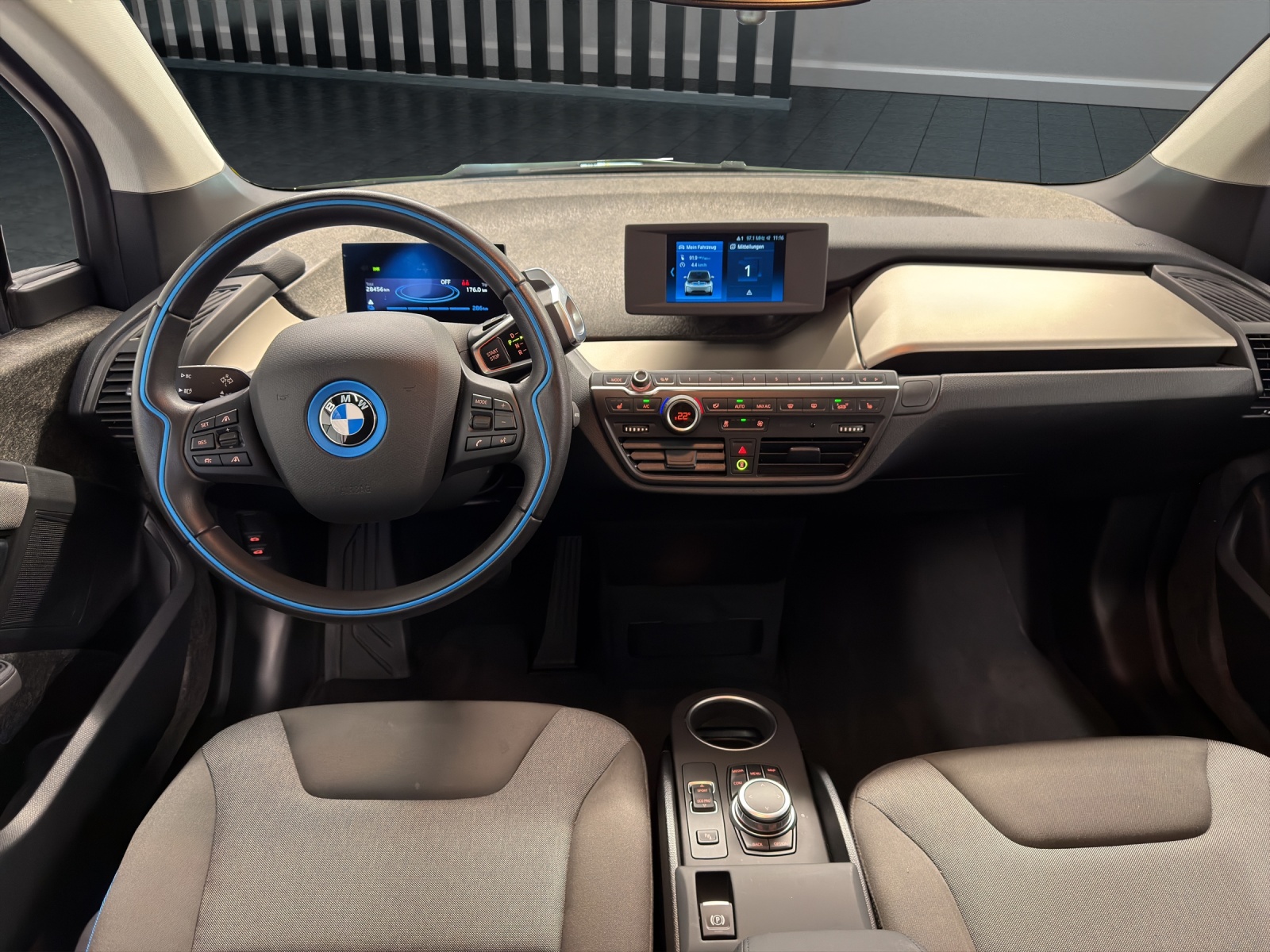 BMW i3 S E-Motor 120 Ah GLASDACH, ELEKTRISCH-image-10