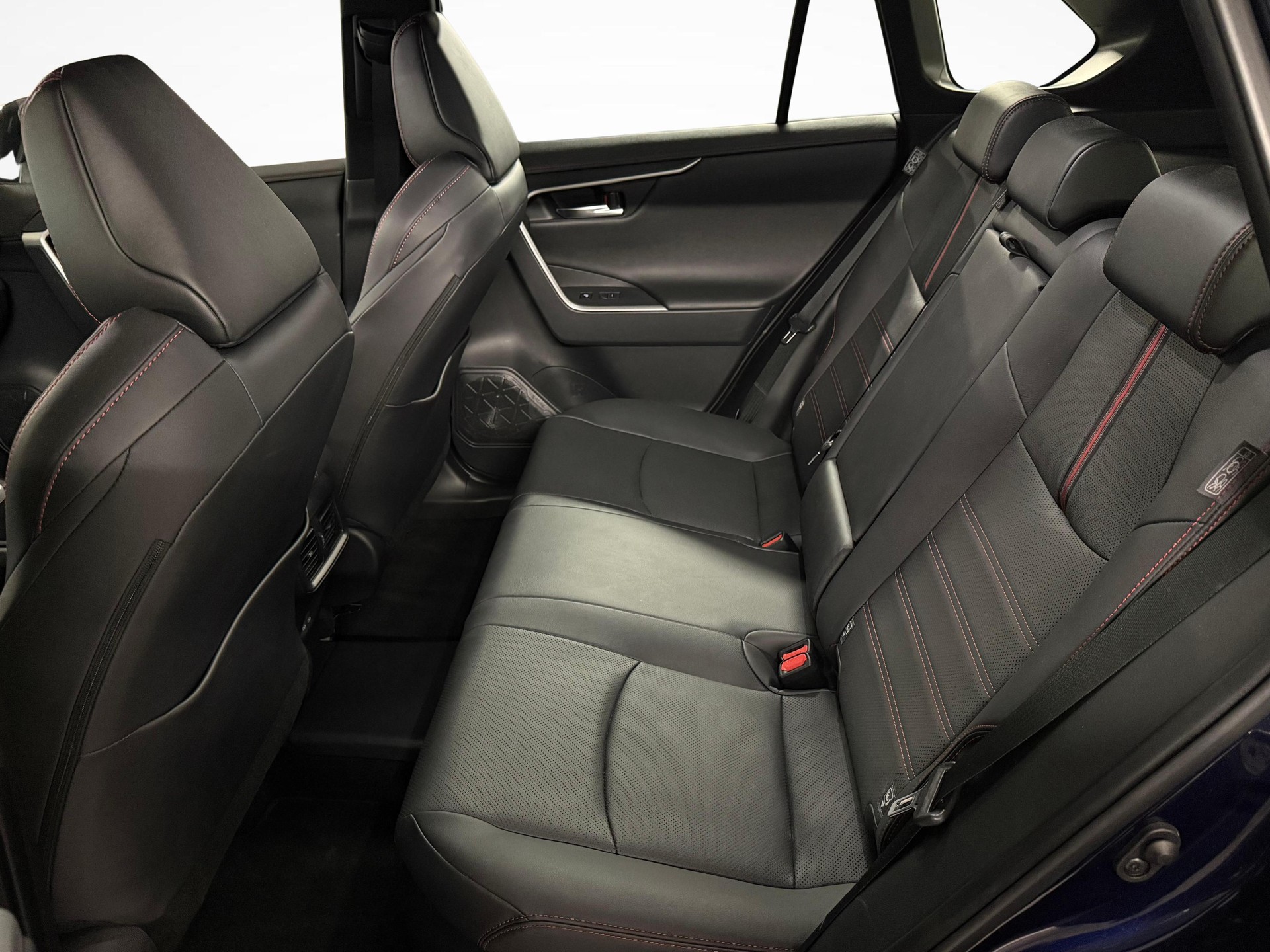 TOYOTA RAV4 2.5 Plug-In-Hybrid Platinum-image-11