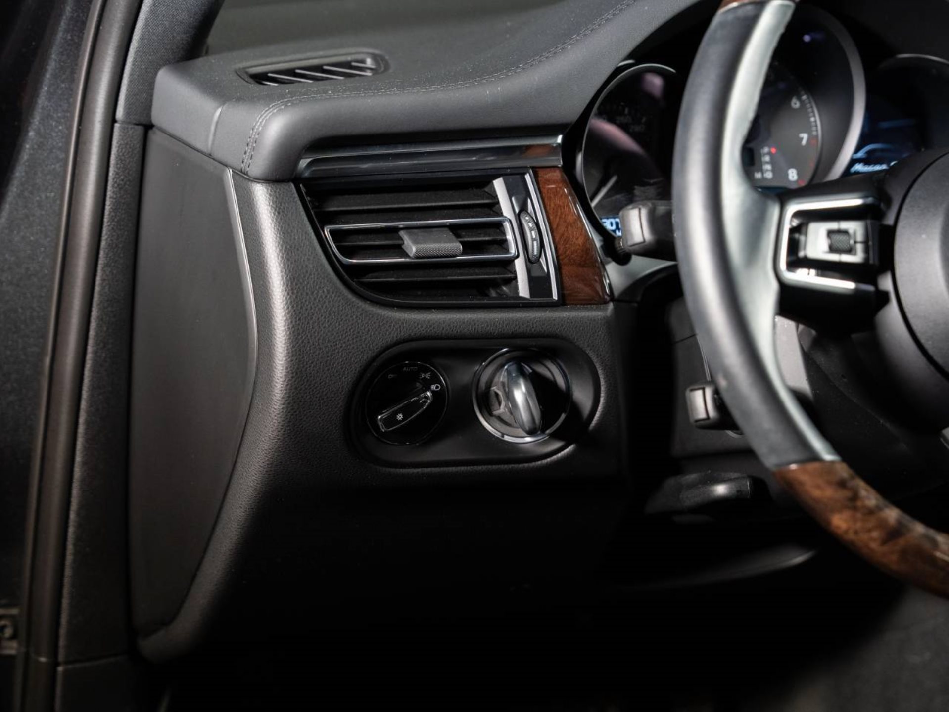 PORSCHE Macan S-image-13