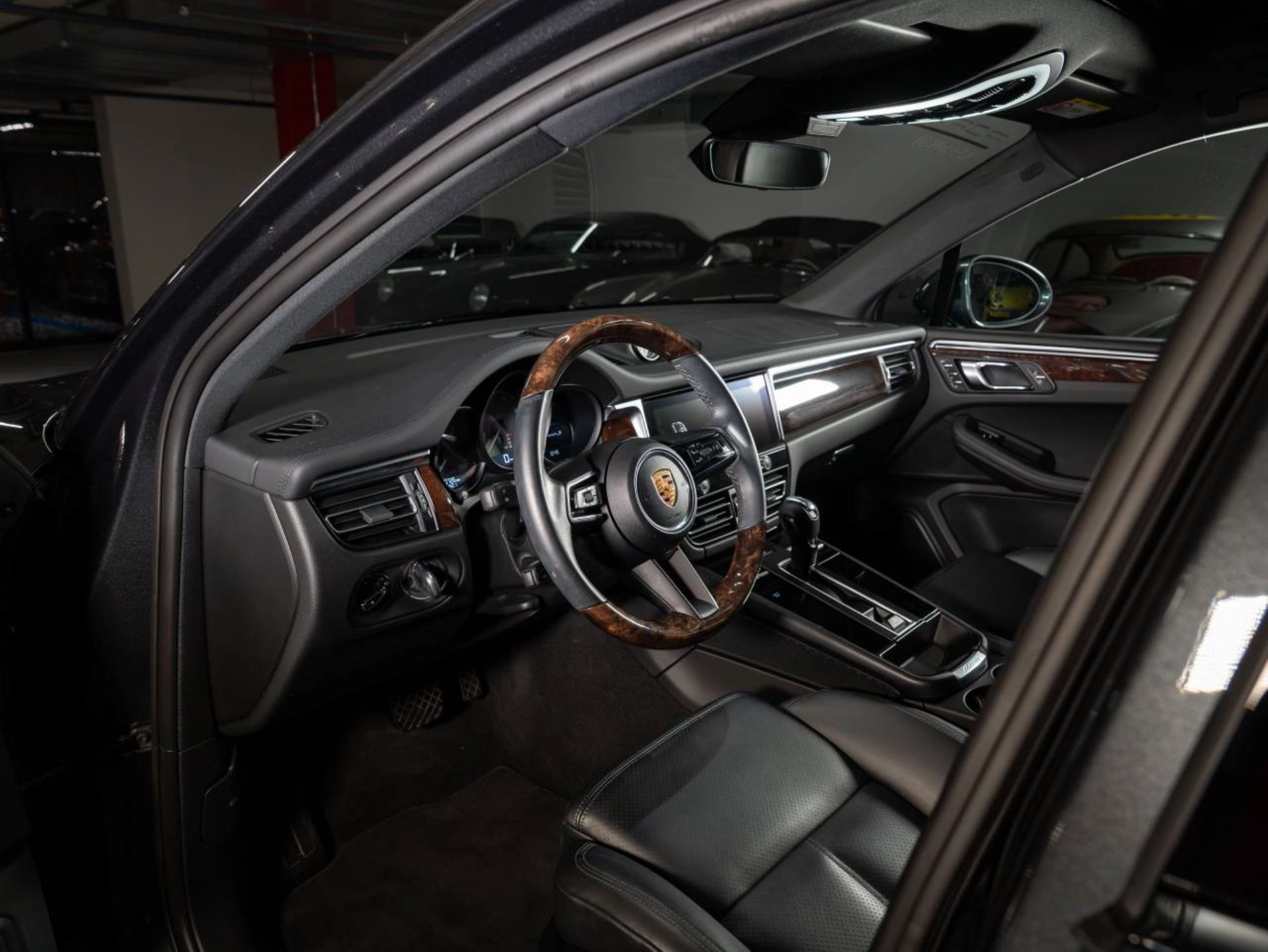 PORSCHE Macan S-image-3