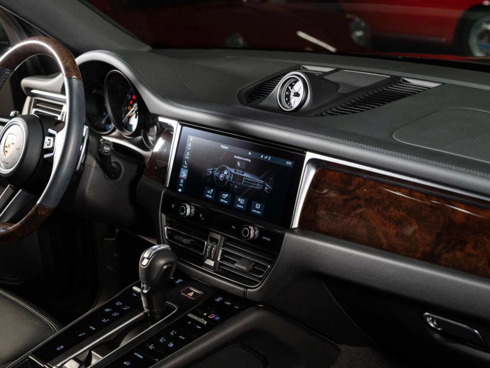 PORSCHE Macan S-image-11