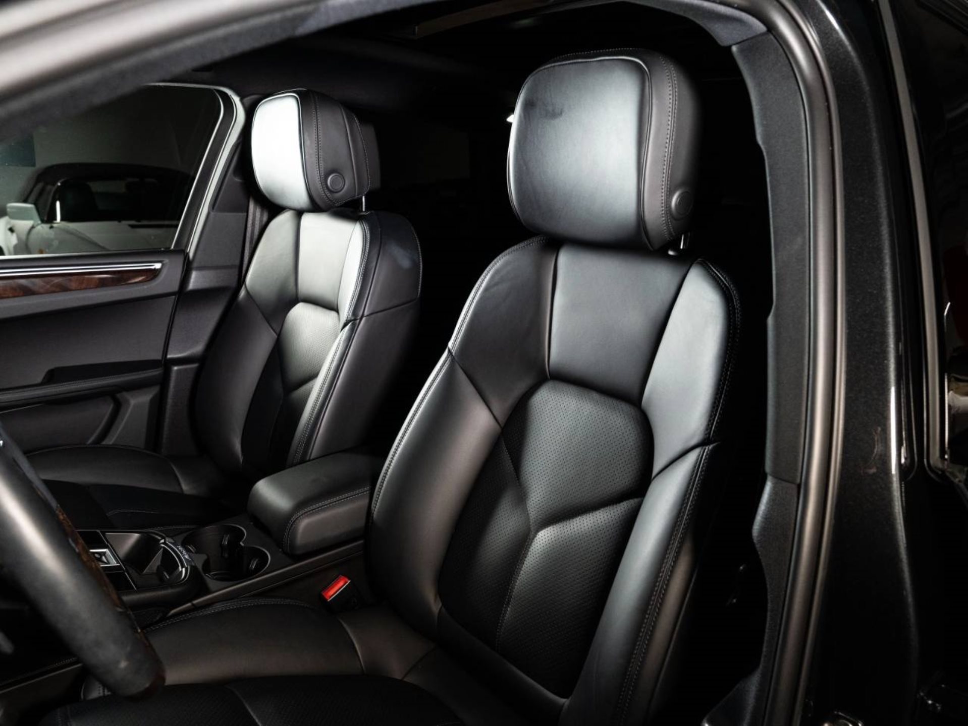 PORSCHE Macan S-image-4