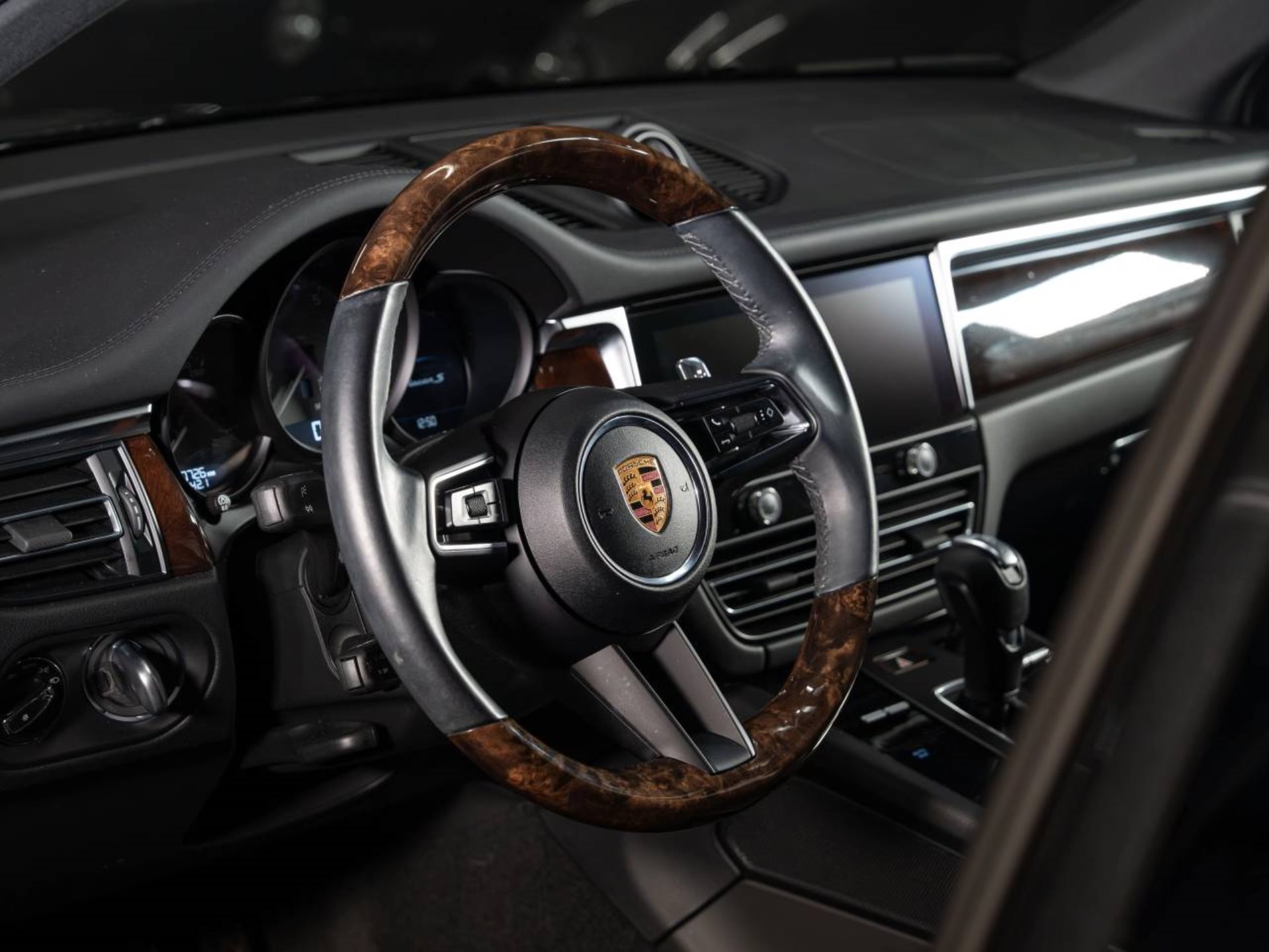 PORSCHE Macan S-image-7