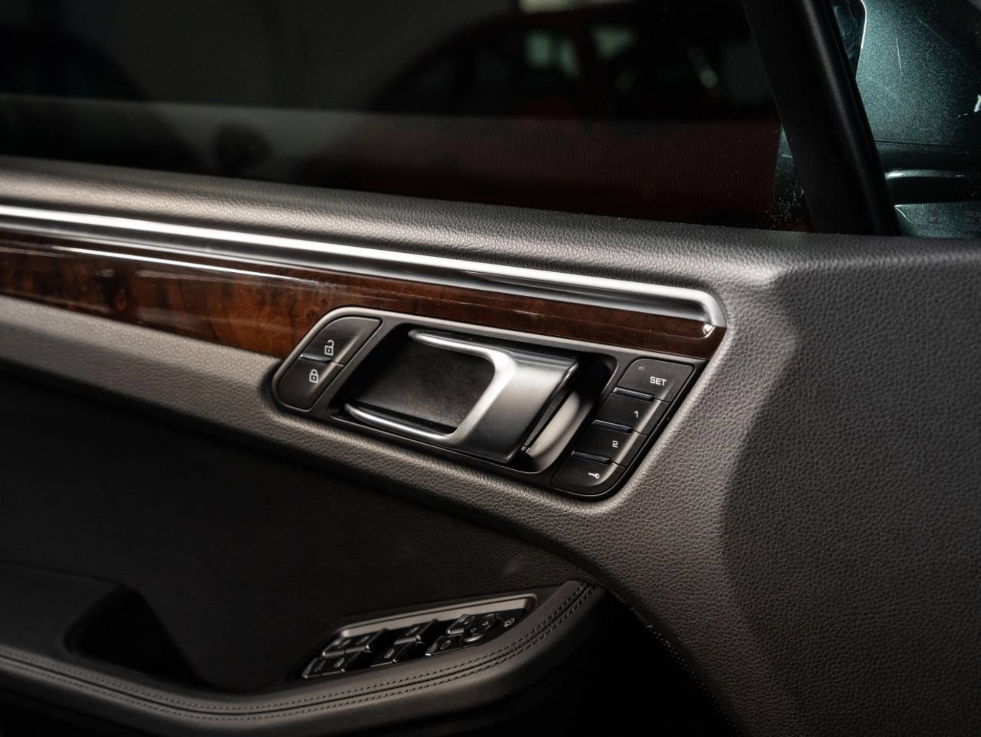 PORSCHE Macan S-image-15