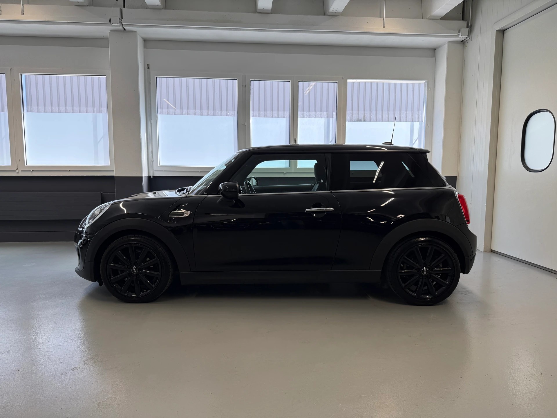 MINI Cooper-image-2