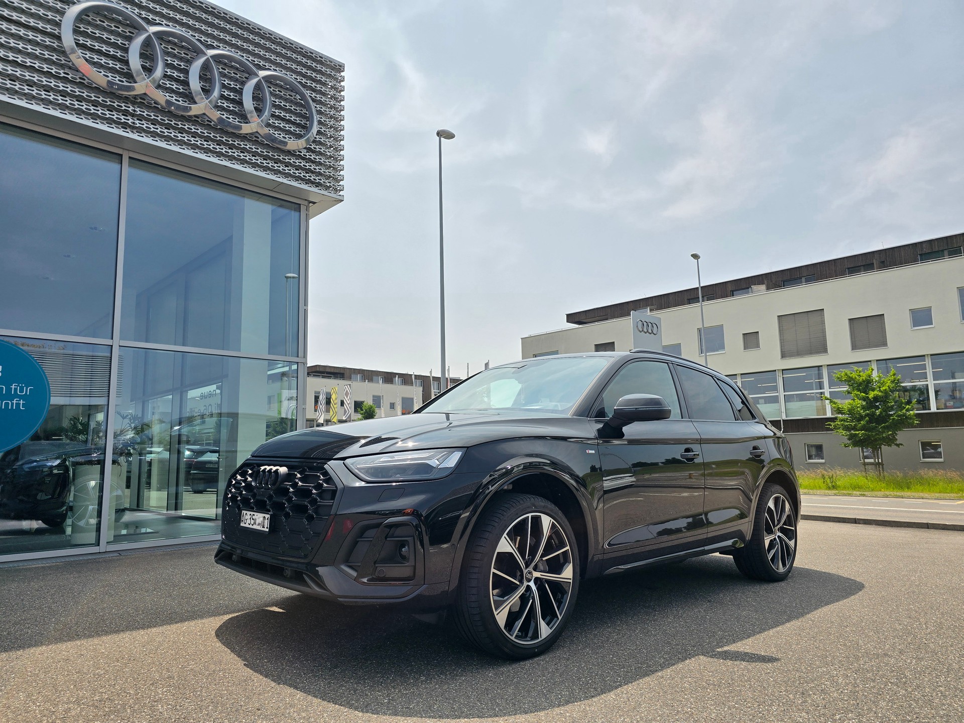 AUDI Q5 40 TDI S-Line quattro Black Edition-image-2