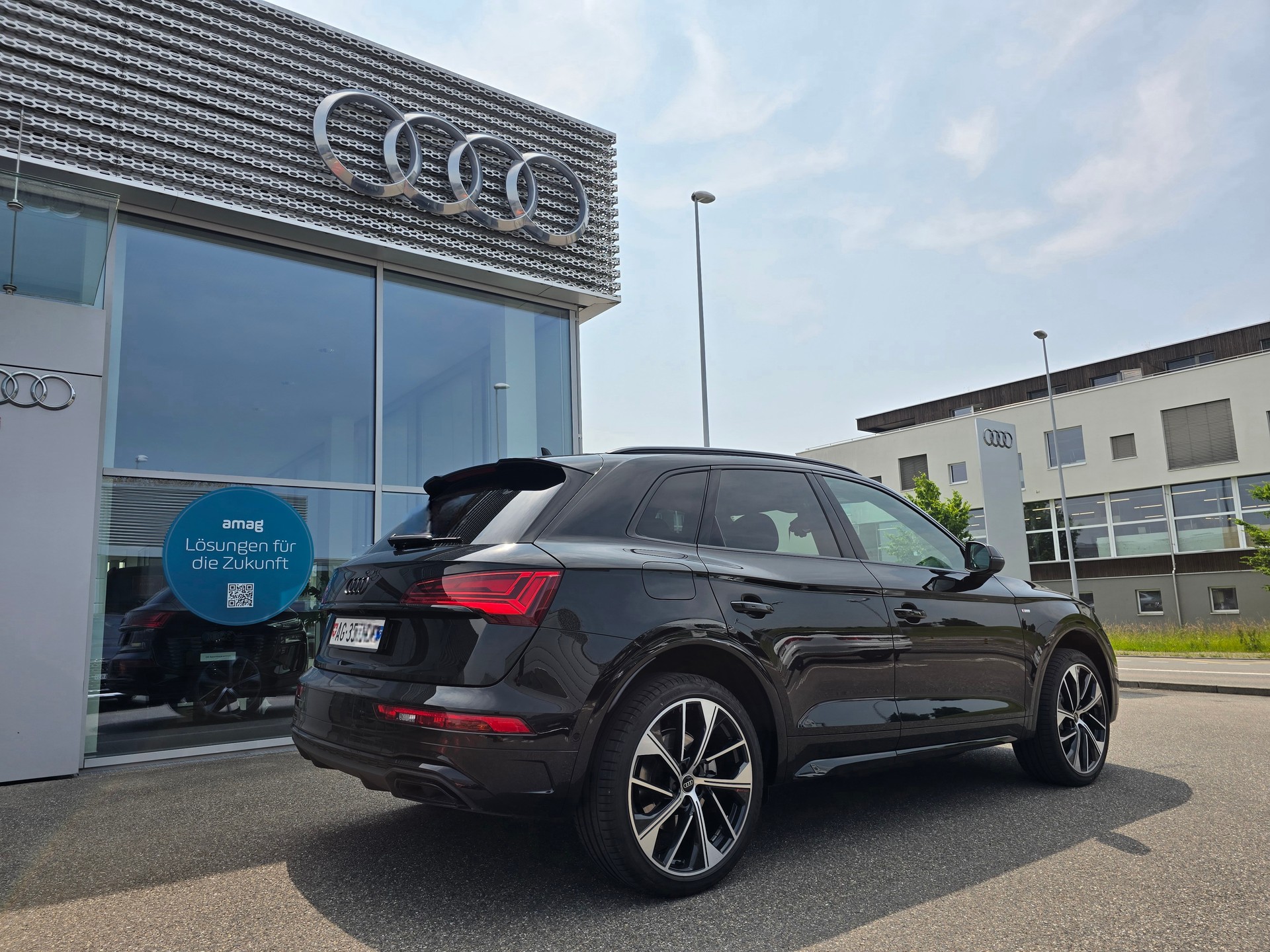 AUDI Q5 40 TDI S-Line quattro Black Edition-image-1