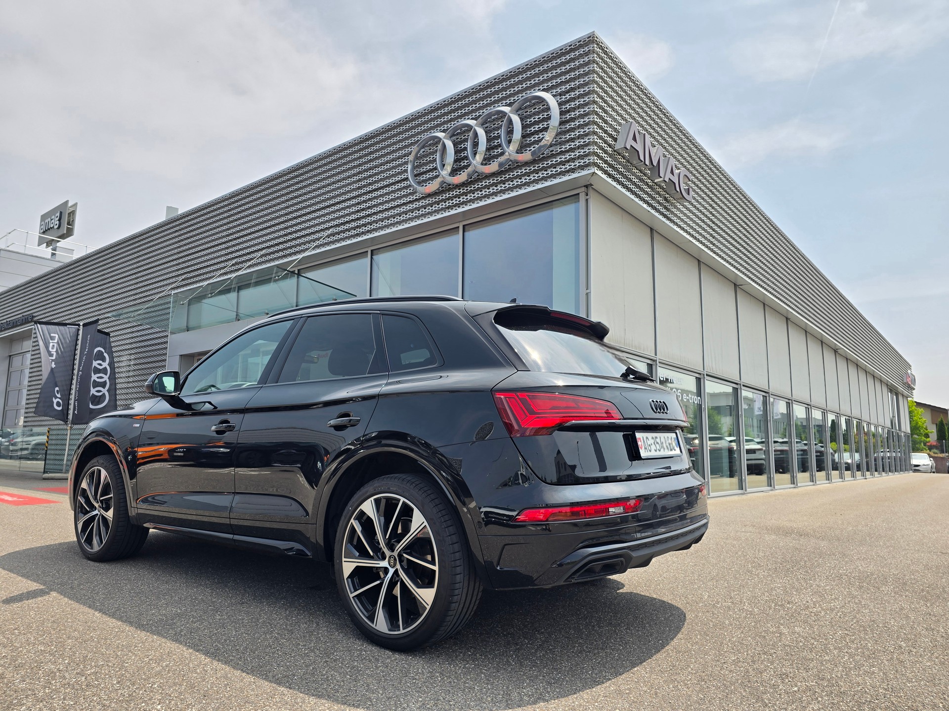 AUDI Q5 40 TDI S-Line quattro Black Edition-image-3