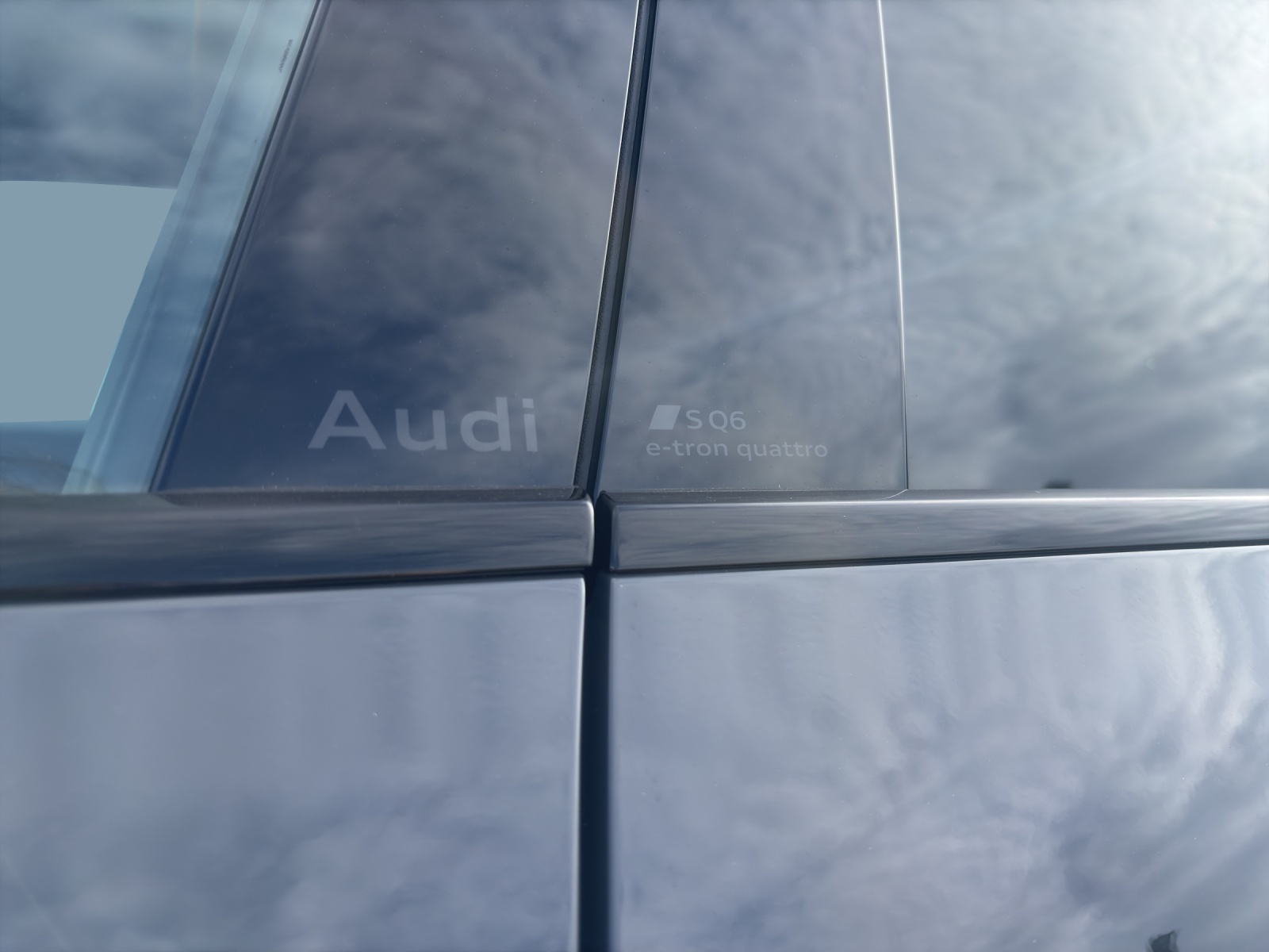 AUDI SQ6 e-tron quattro-image-14