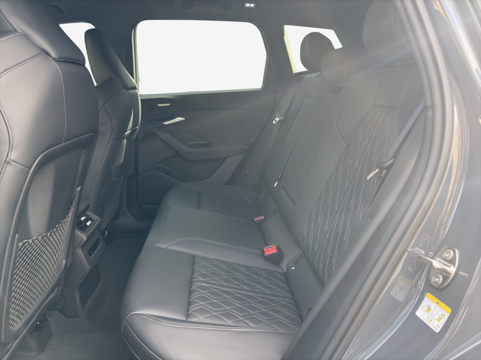 AUDI SQ6 e-tron quattro-image-11