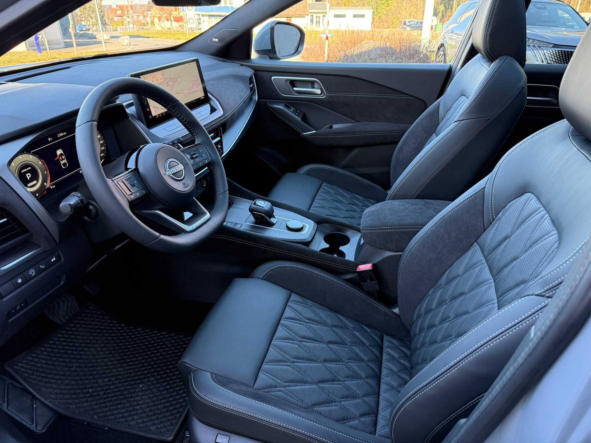 NISSAN Qashqai 1.3 MHEV Tekna+ 4x4-image-8