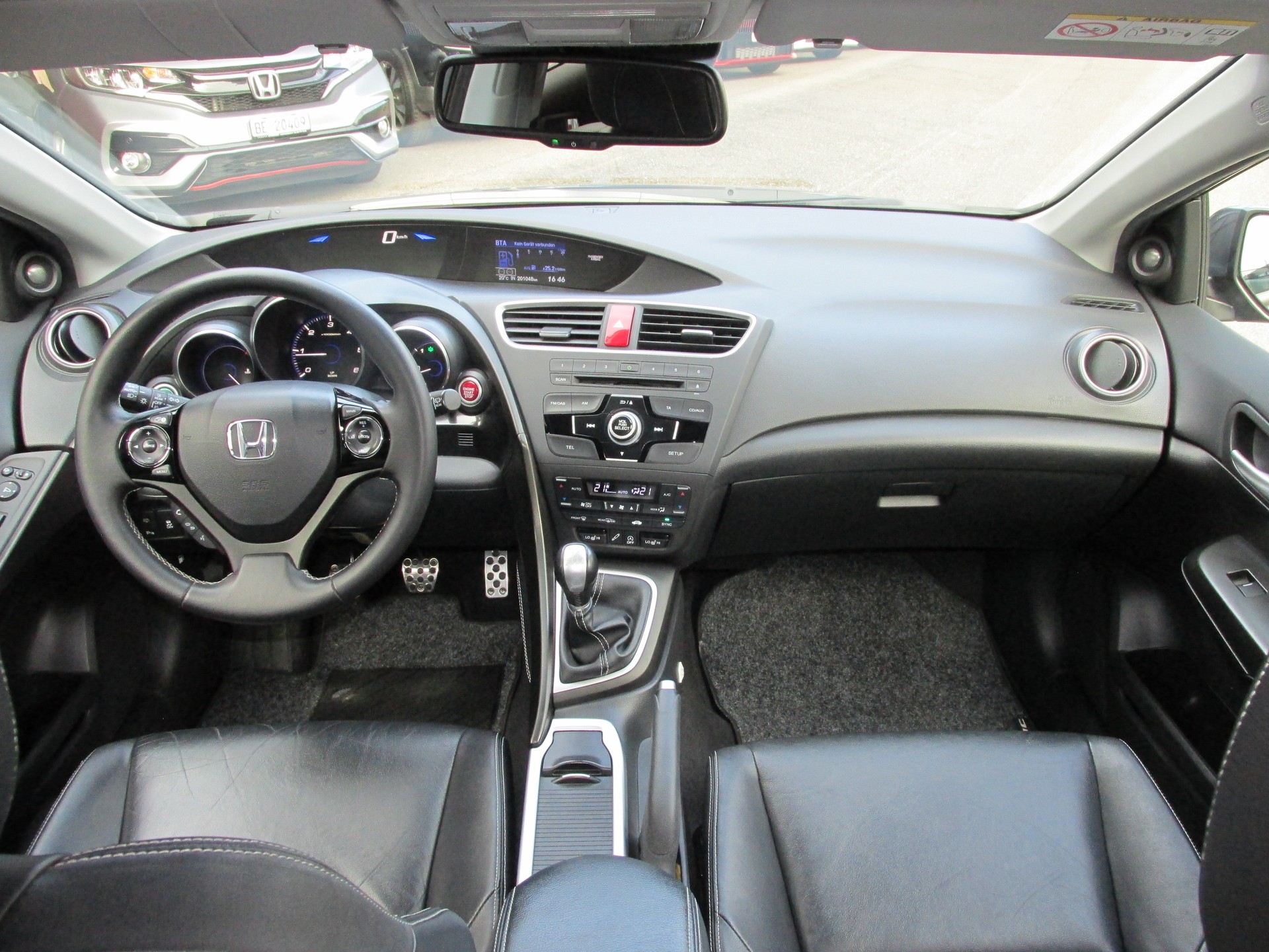 HONDA Civic Tourer 1.6 i-DTEC Executive-image-17