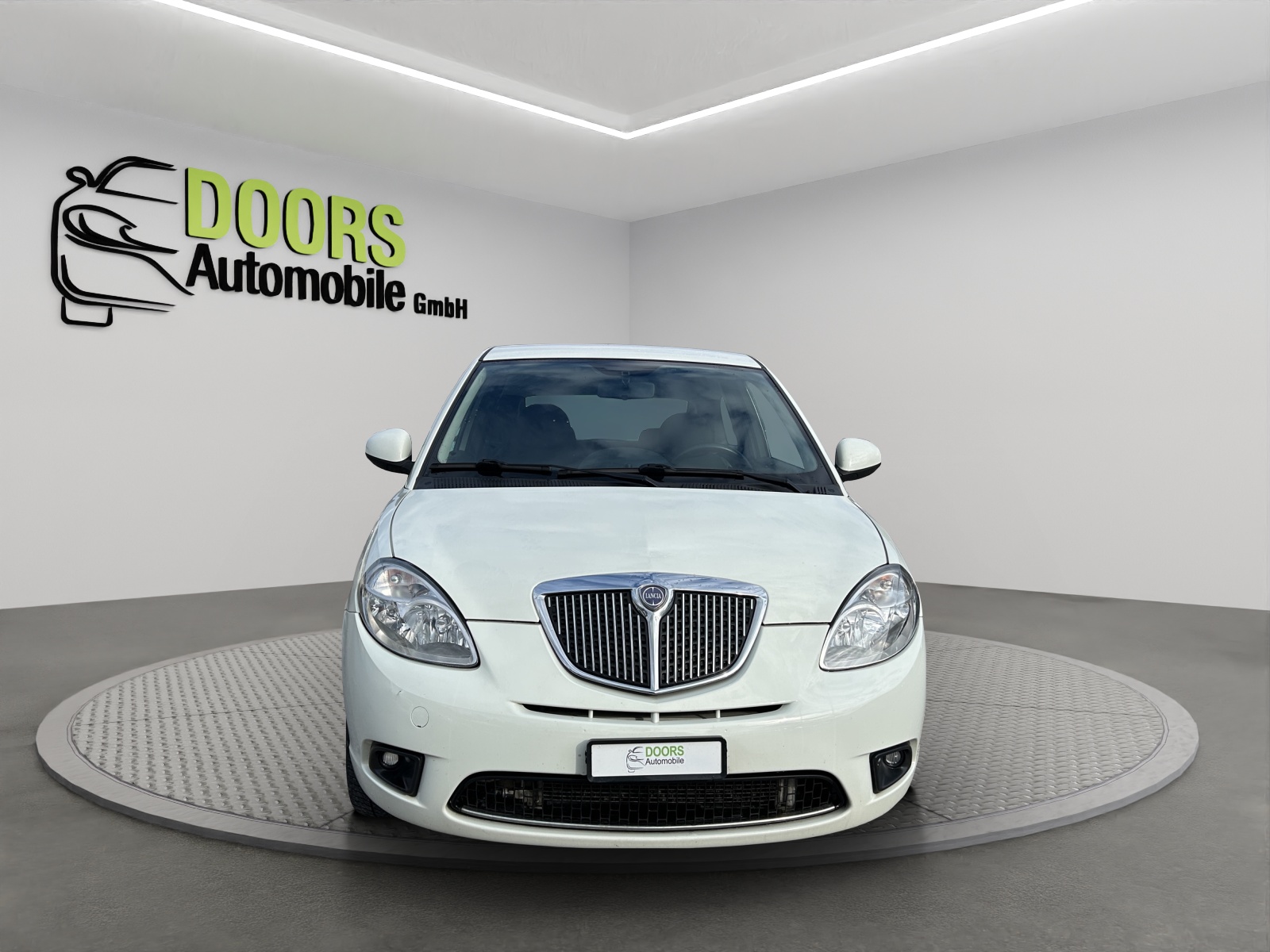 LANCIA Ypsilon 1.4 Swiss Edition-showroom-element-1