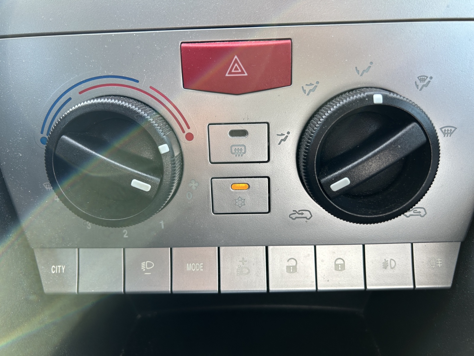 LANCIA Ypsilon 1.4 Swiss Edition-image-13