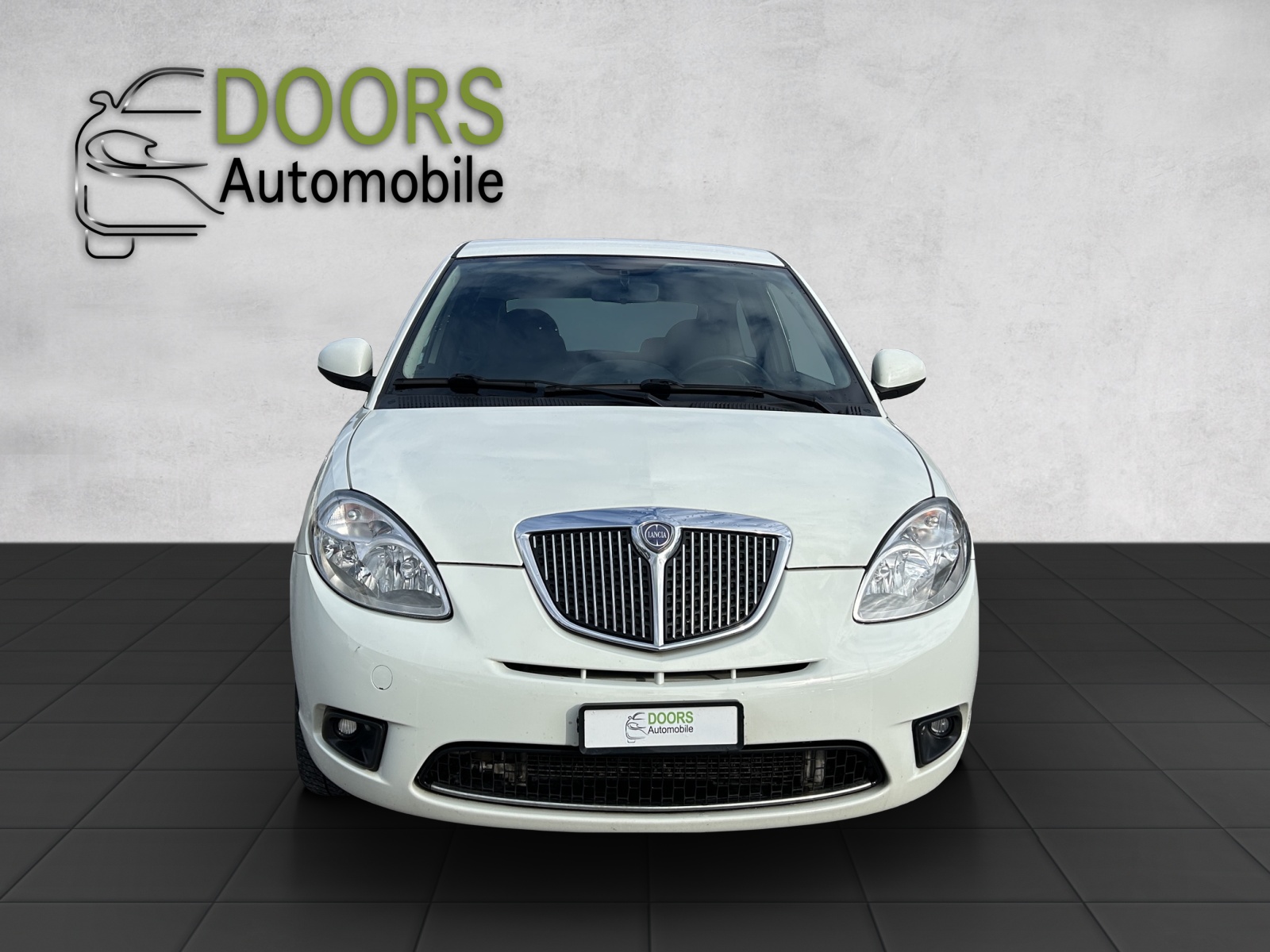 LANCIA Ypsilon 1.4 Swiss Edition-showroom-element-1