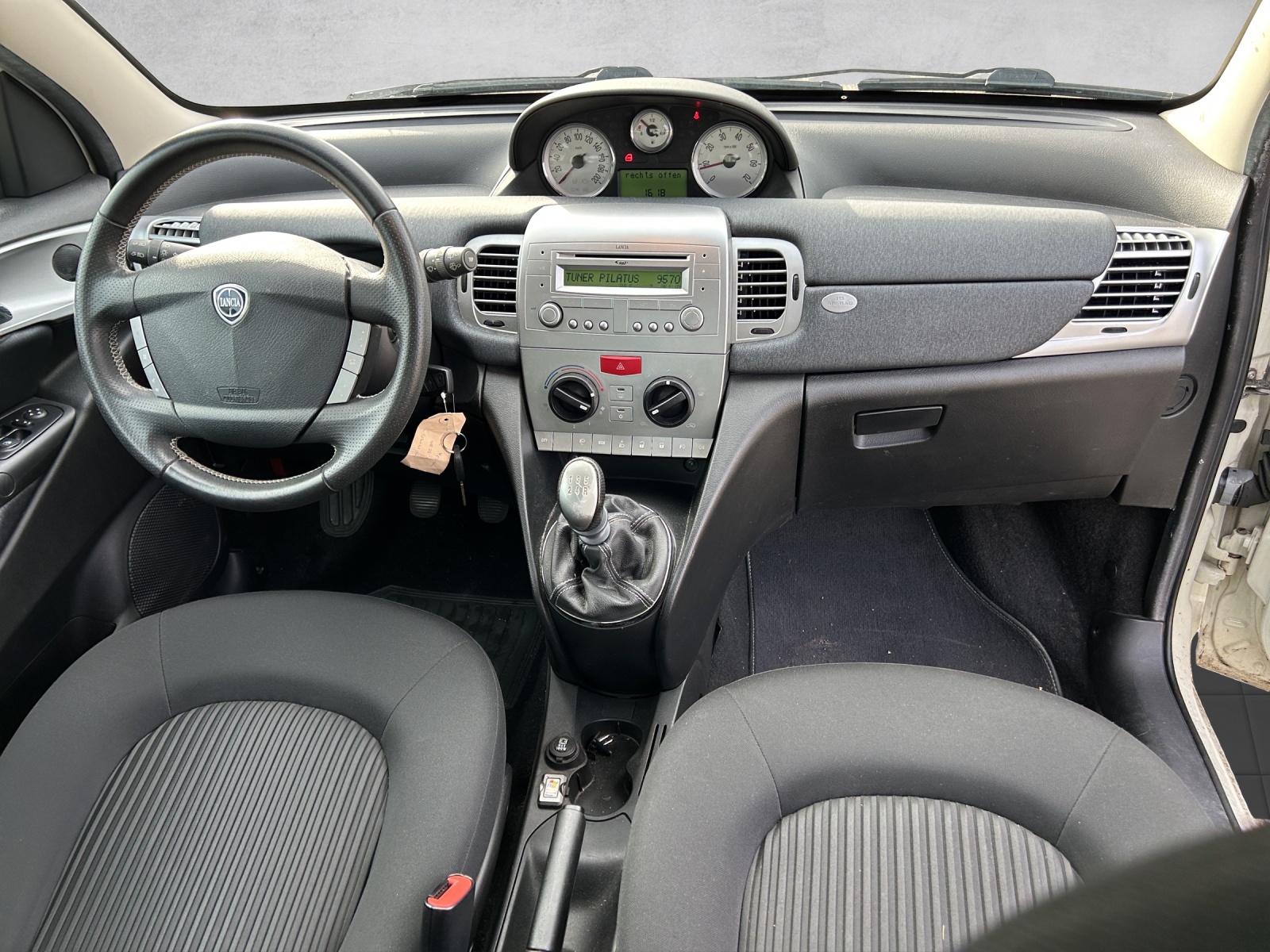 LANCIA Ypsilon 1.4 Swiss Edition-image-9