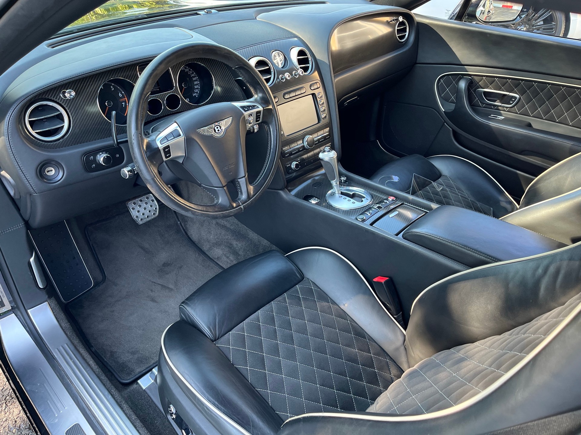 BENTLEY Continental Supersports Convertible 6.0-image-11