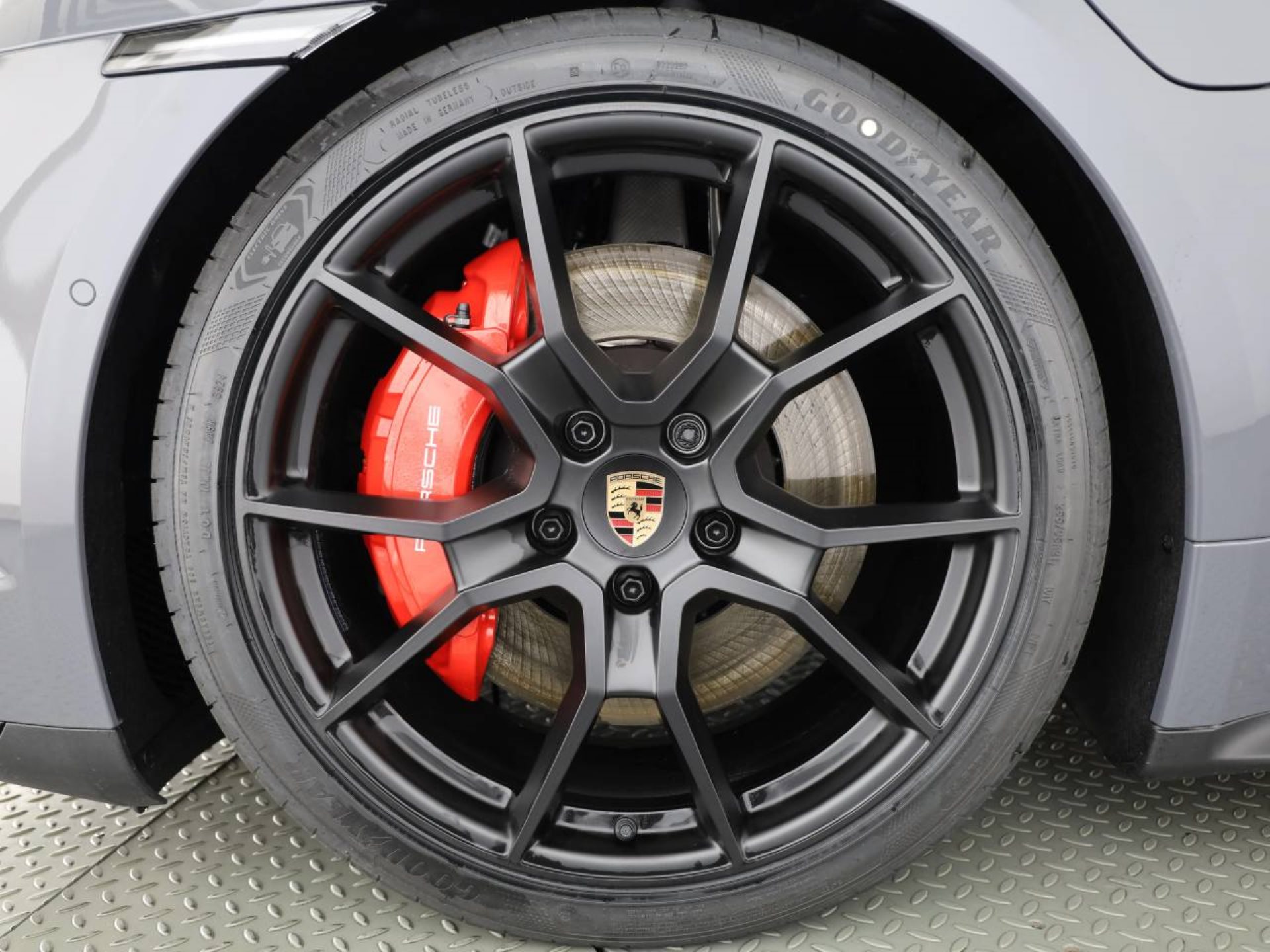 PORSCHE Taycan GTS-image-5