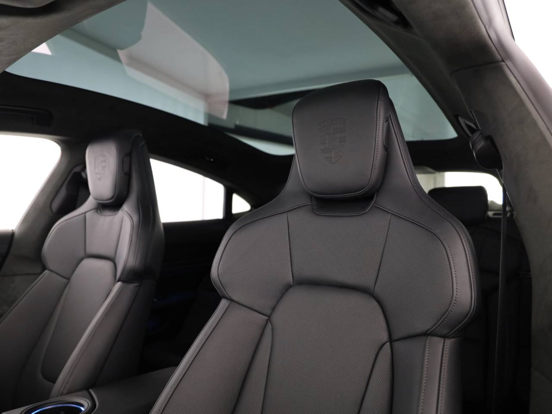 PORSCHE Taycan GTS-image-18