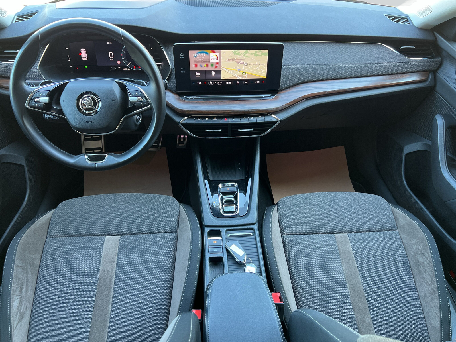 SKODA Octavia Combi 2.0 TDI DSG Scout 4x4-image-11