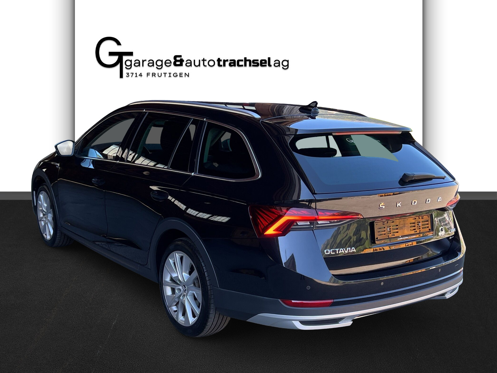 SKODA Octavia Combi 2.0 TDI DSG Scout 4x4-image-2