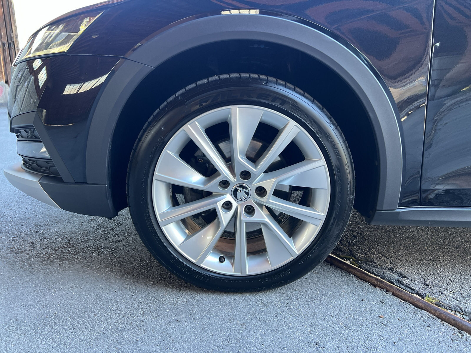 SKODA Octavia Combi 2.0 TDI DSG Scout 4x4-image-19
