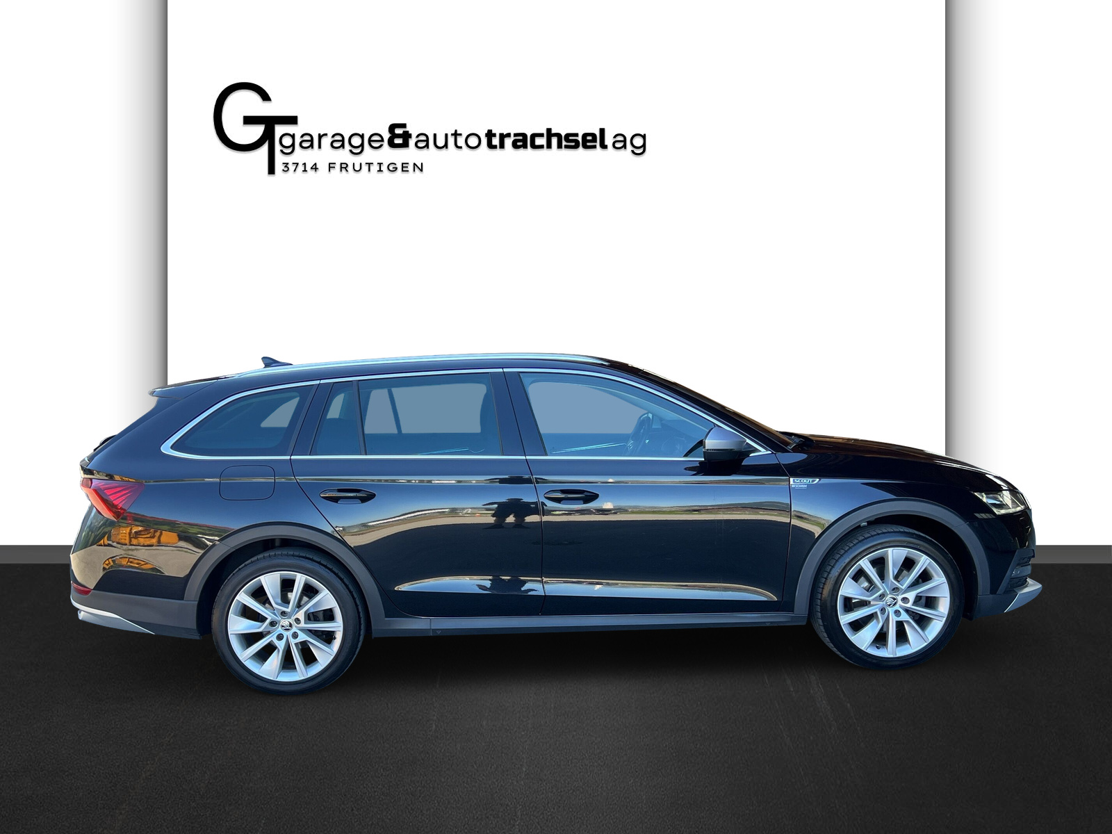 SKODA Octavia Combi 2.0 TDI DSG Scout 4x4-image-5