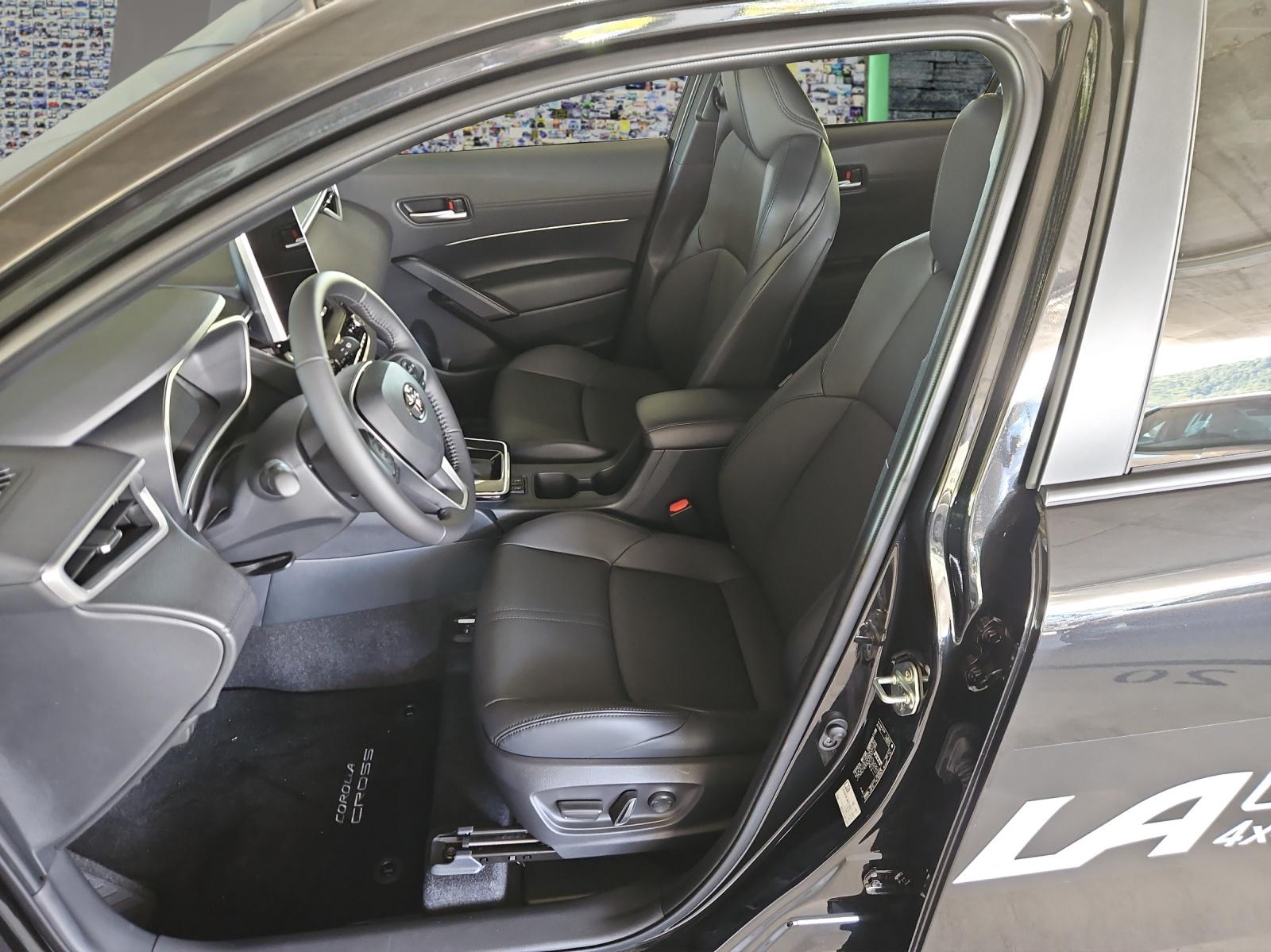 TOYOTA Corolla Cross 2.0 HSD Premium AWD-i-image-8